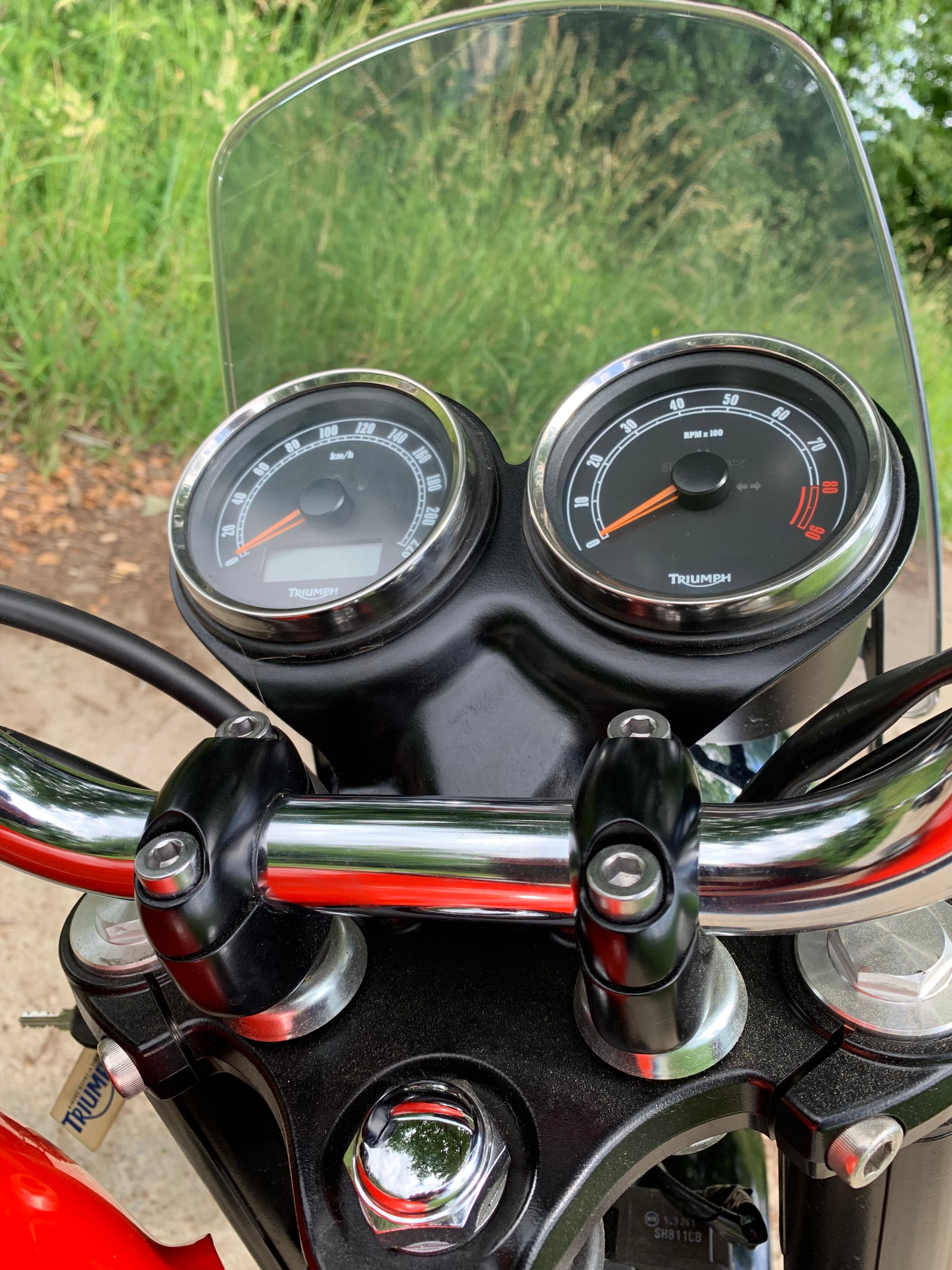 TRIUMPH Bonneville 900 i T 100-image-4