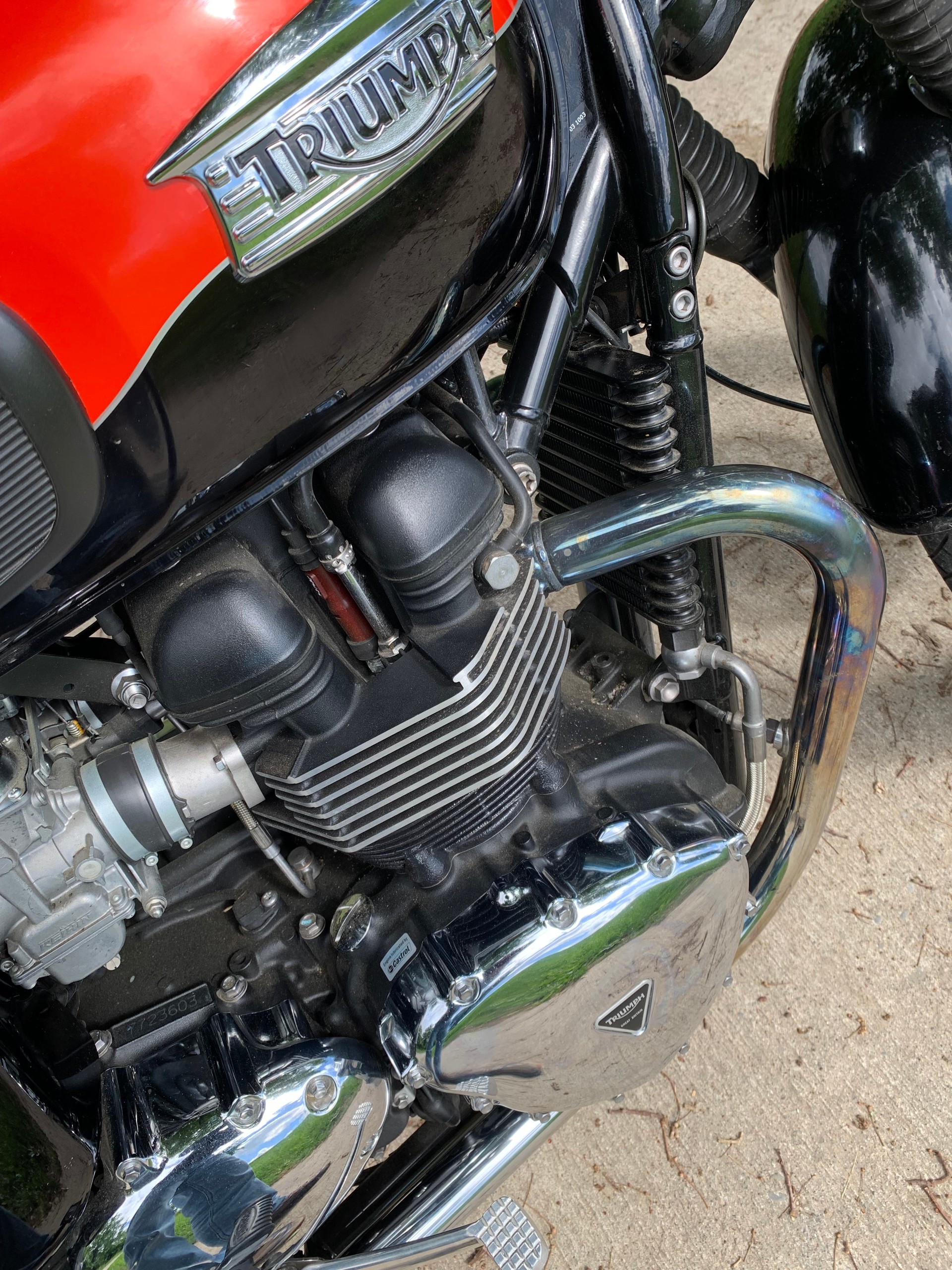 TRIUMPH Bonneville 900 i T 100-image-3