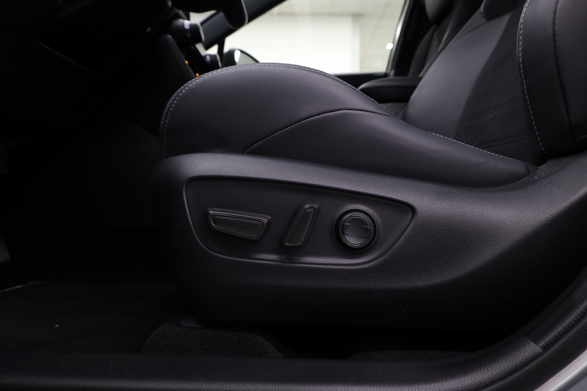TOYOTA RAV-4 2.5 HEV GR Sport e-CVT 4WD-image-27