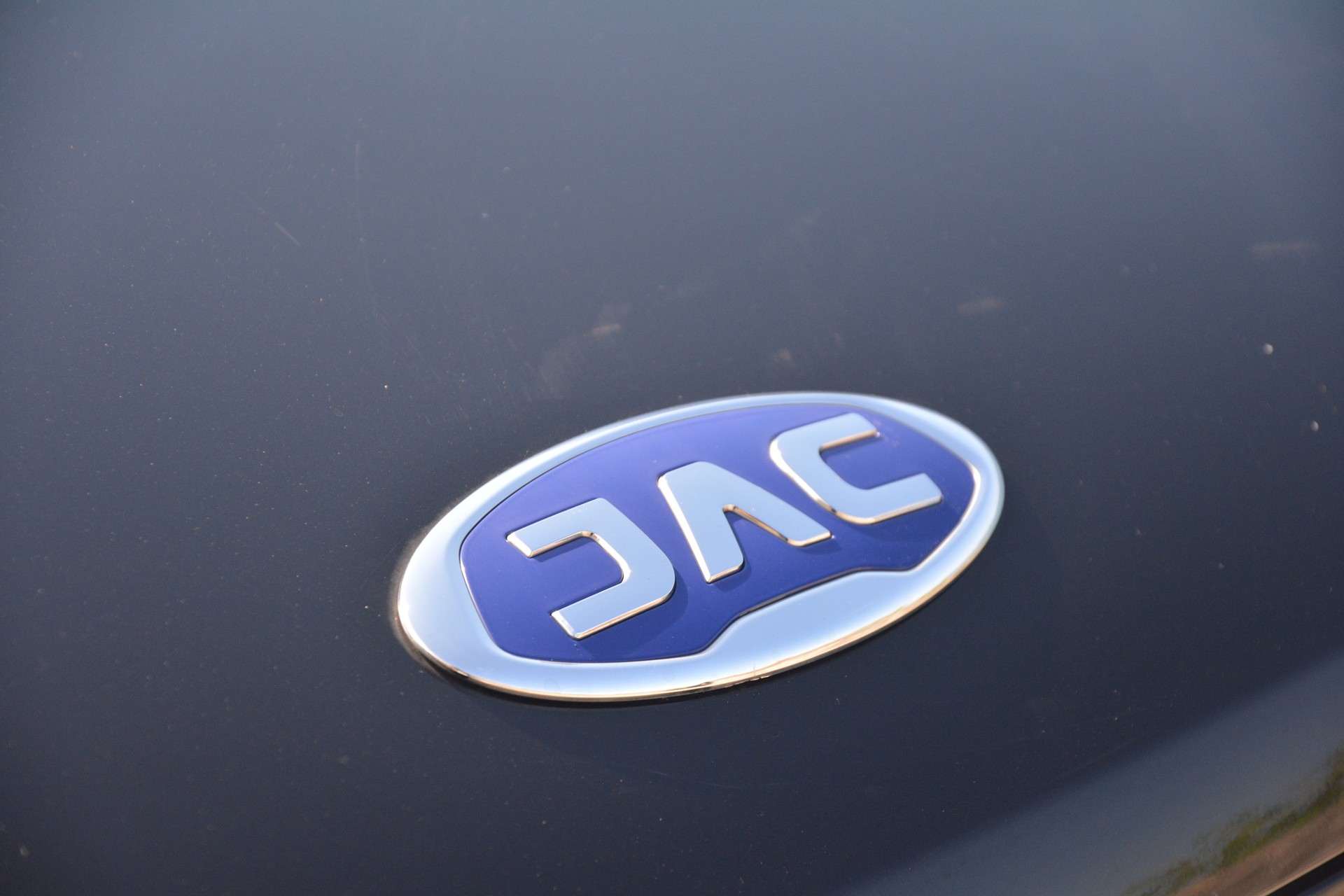 JAC e-JS4-showroom-element-1