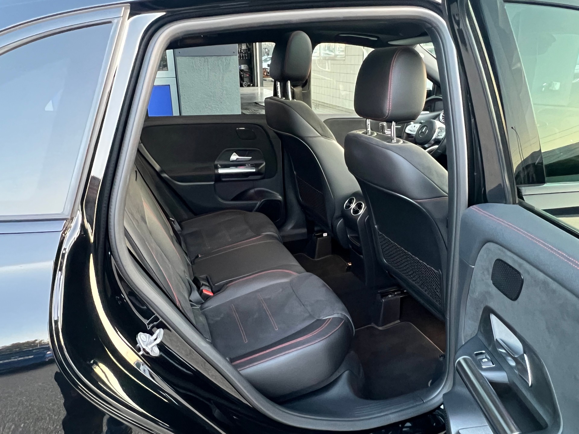 MERCEDES-BENZ B 250 4Matic AMG Line * MJ 2020 * Vollausstattung * AHK 1.8T *-image-14