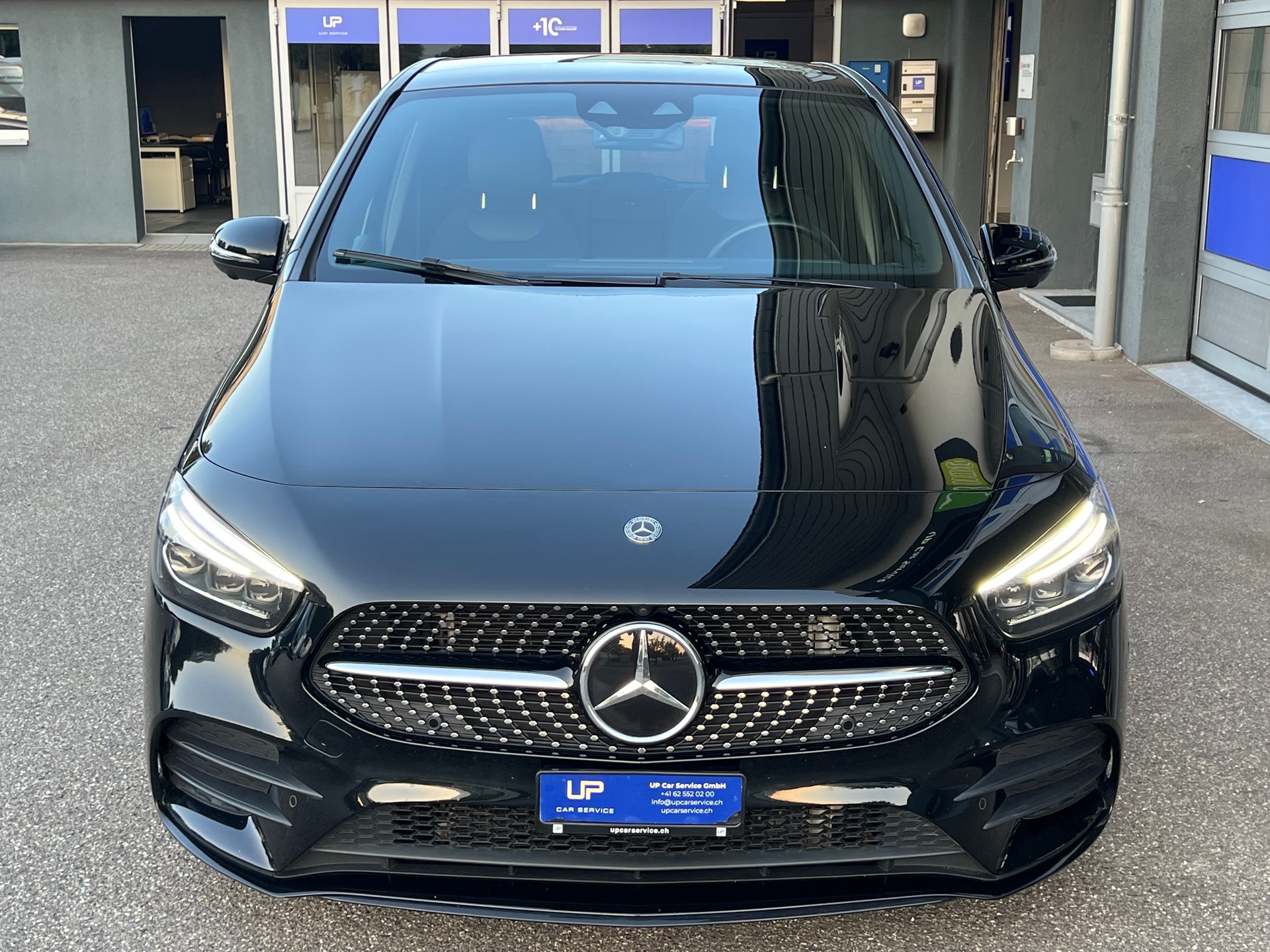 MERCEDES-BENZ B 250 4Matic AMG Line * MJ 2020 * Vollausstattung * AHK 1.8T *