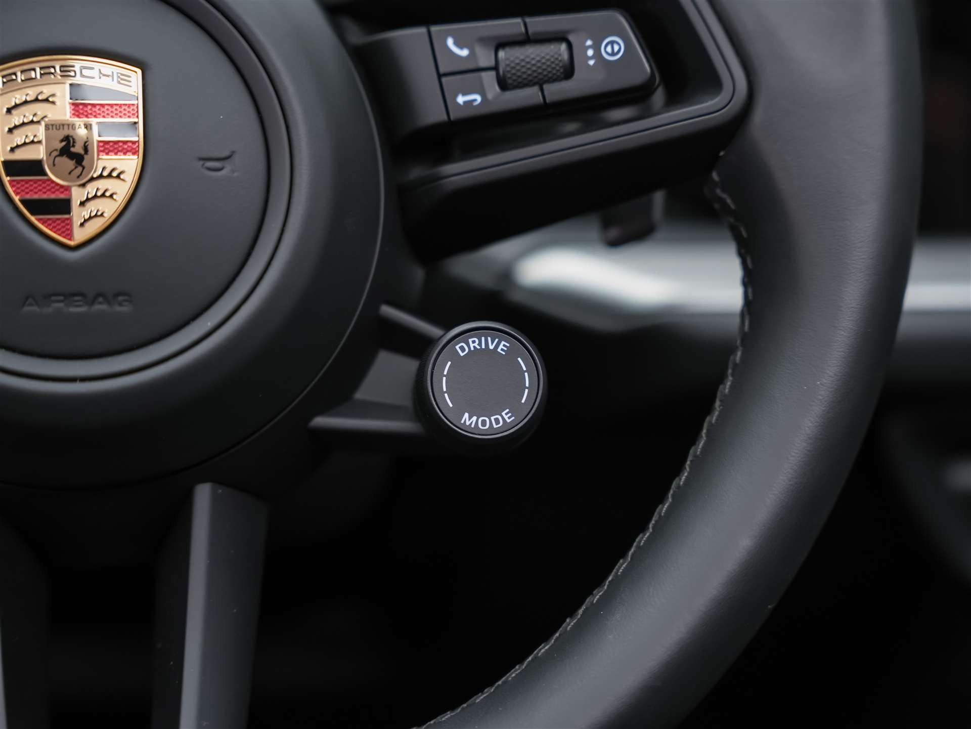 PORSCHE Cayenne *22" Felgen*Abstandsregler*Panorama*Softclose*Soundsystem BOSE*-image-33
