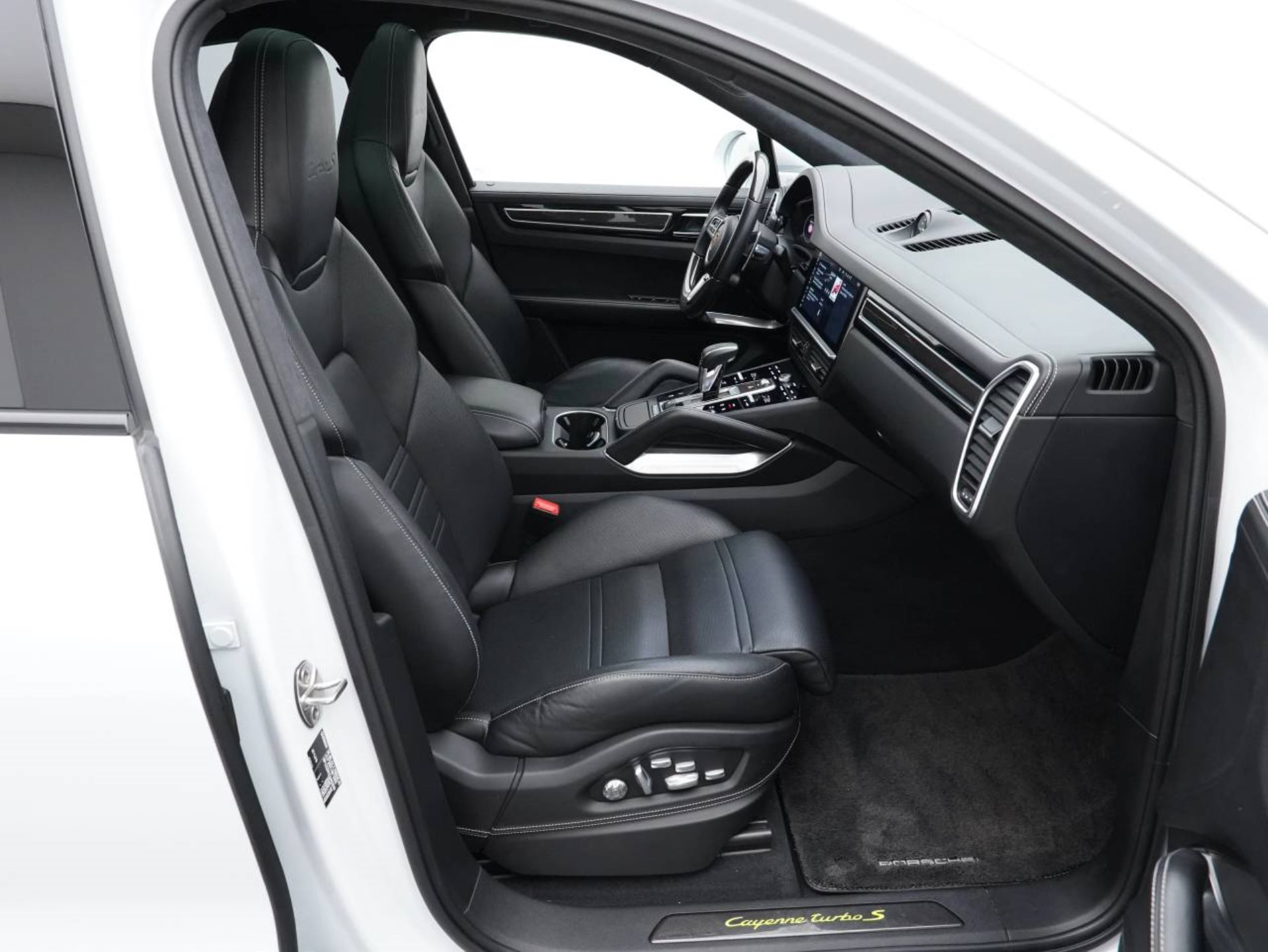 PORSCHE Cayenne Turbo S E-Hybrid Coupé-image-25