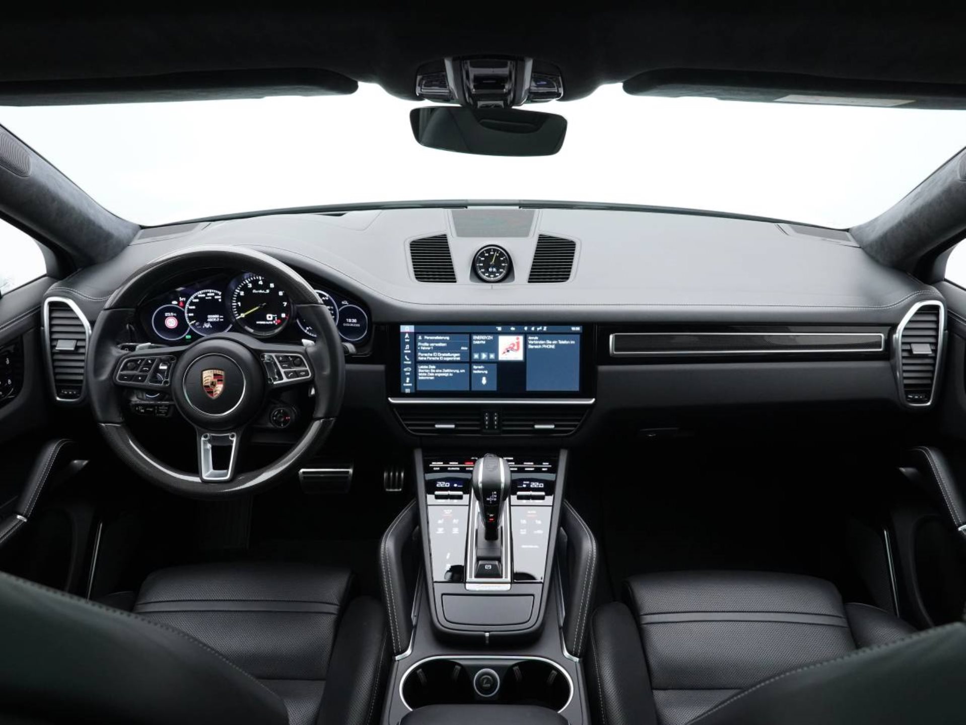 PORSCHE Cayenne Turbo S E-Hybrid Coupé-image-14