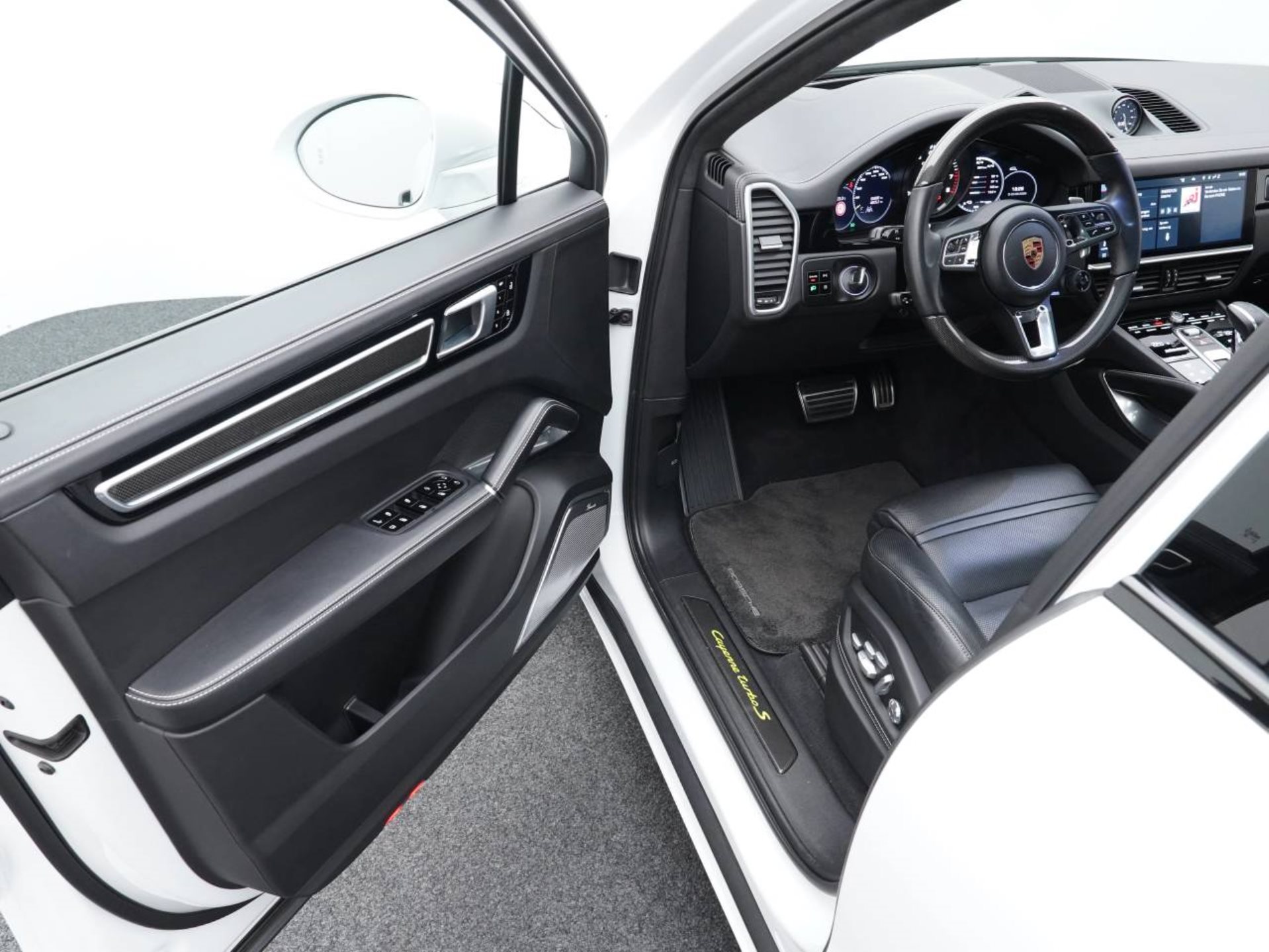 PORSCHE Cayenne Turbo S E-Hybrid Coupé-showroom-element-3