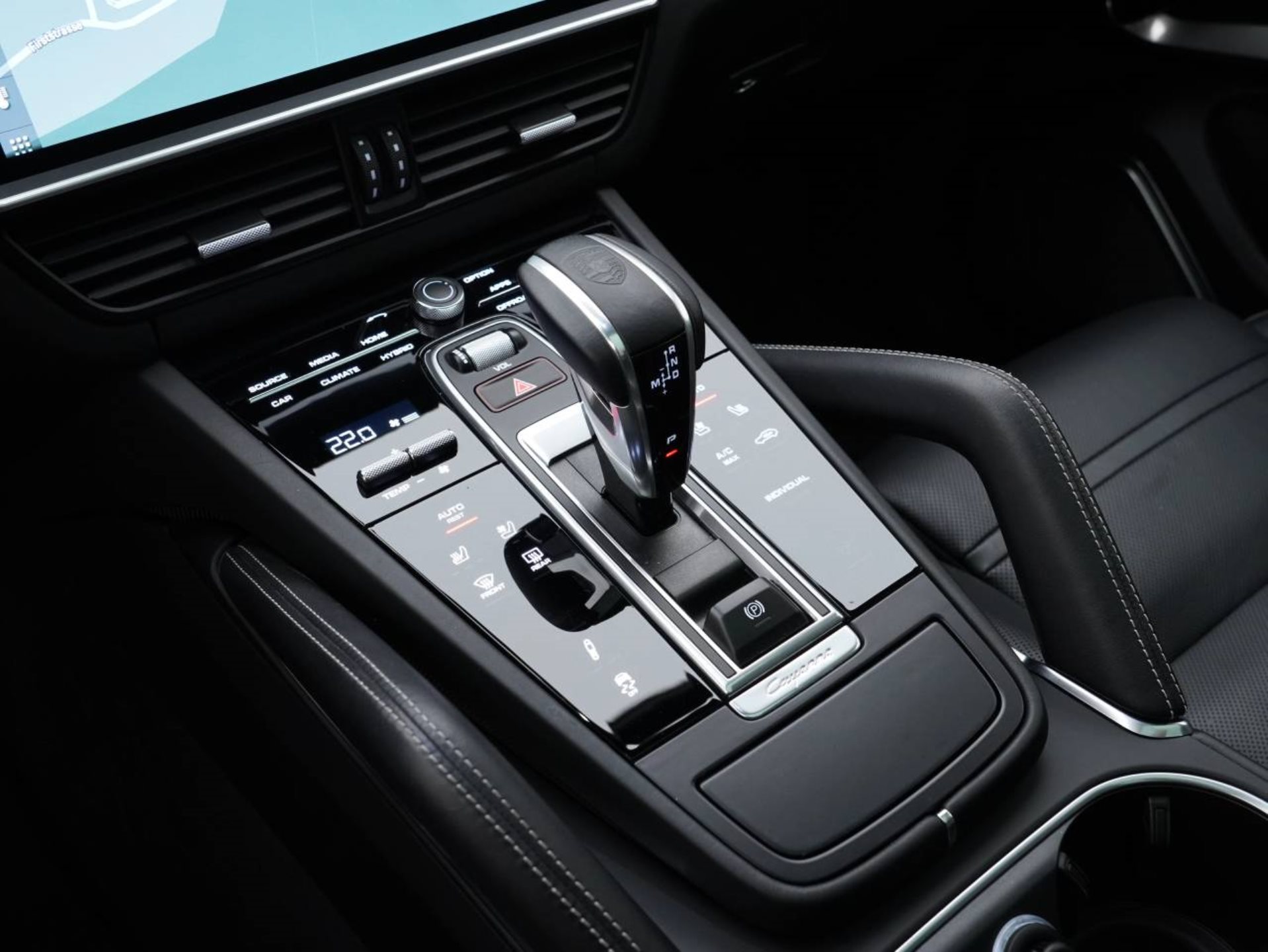 PORSCHE Cayenne Turbo S E-Hybrid Coupé-image-19