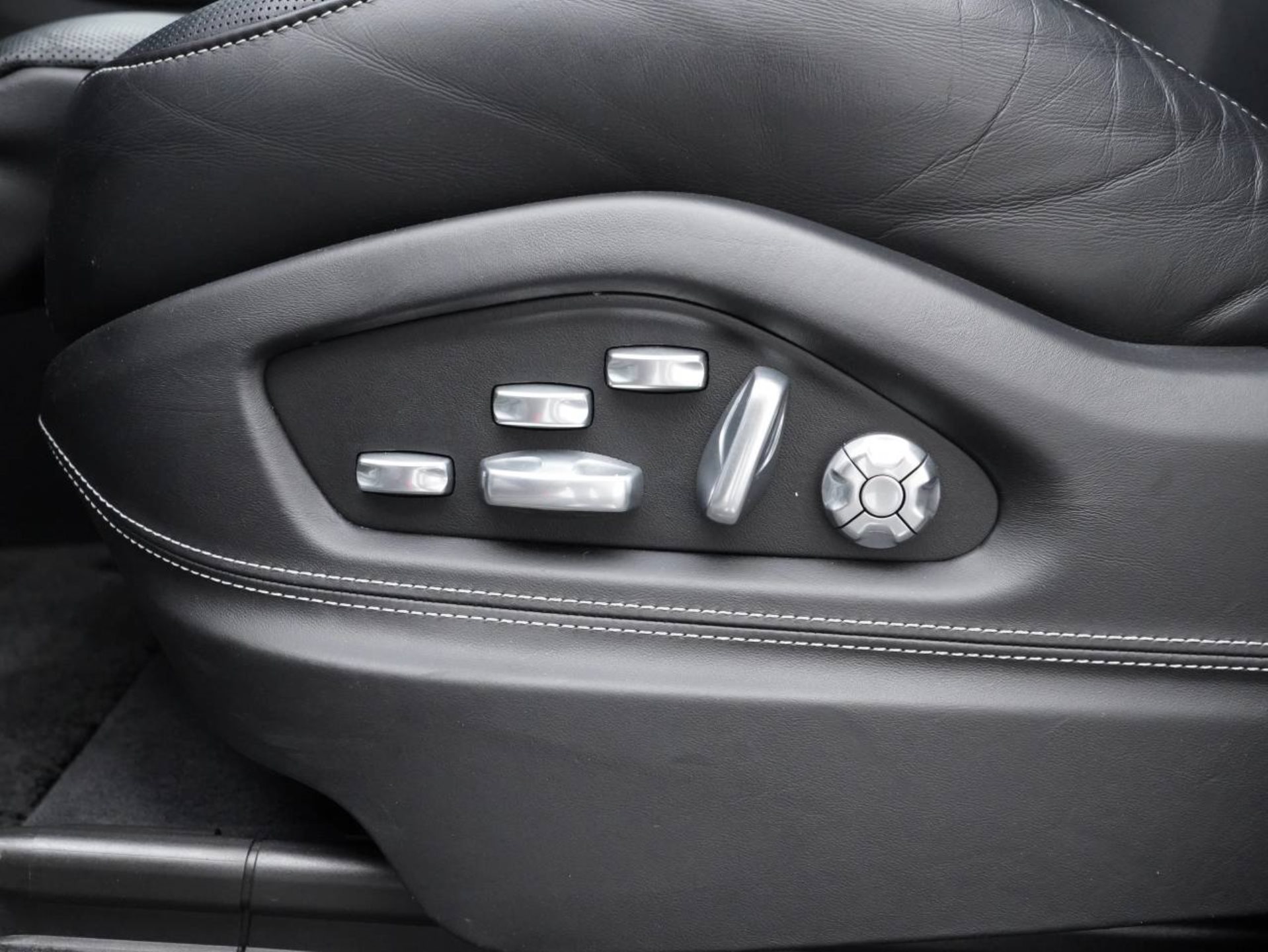 PORSCHE Cayenne Turbo S E-Hybrid Coupé-image-22
