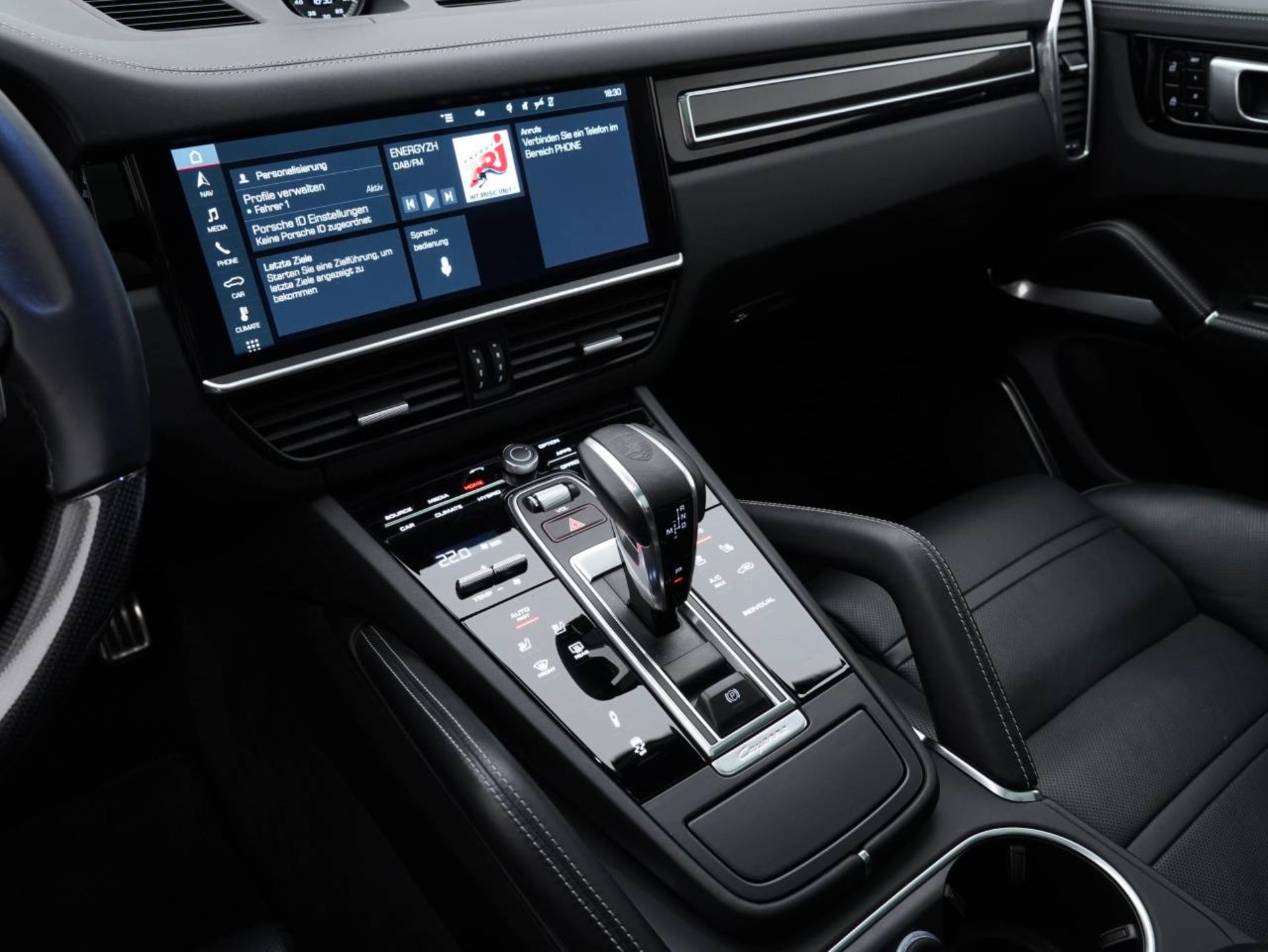 PORSCHE Cayenne Turbo S E-Hybrid Coupé-image-17