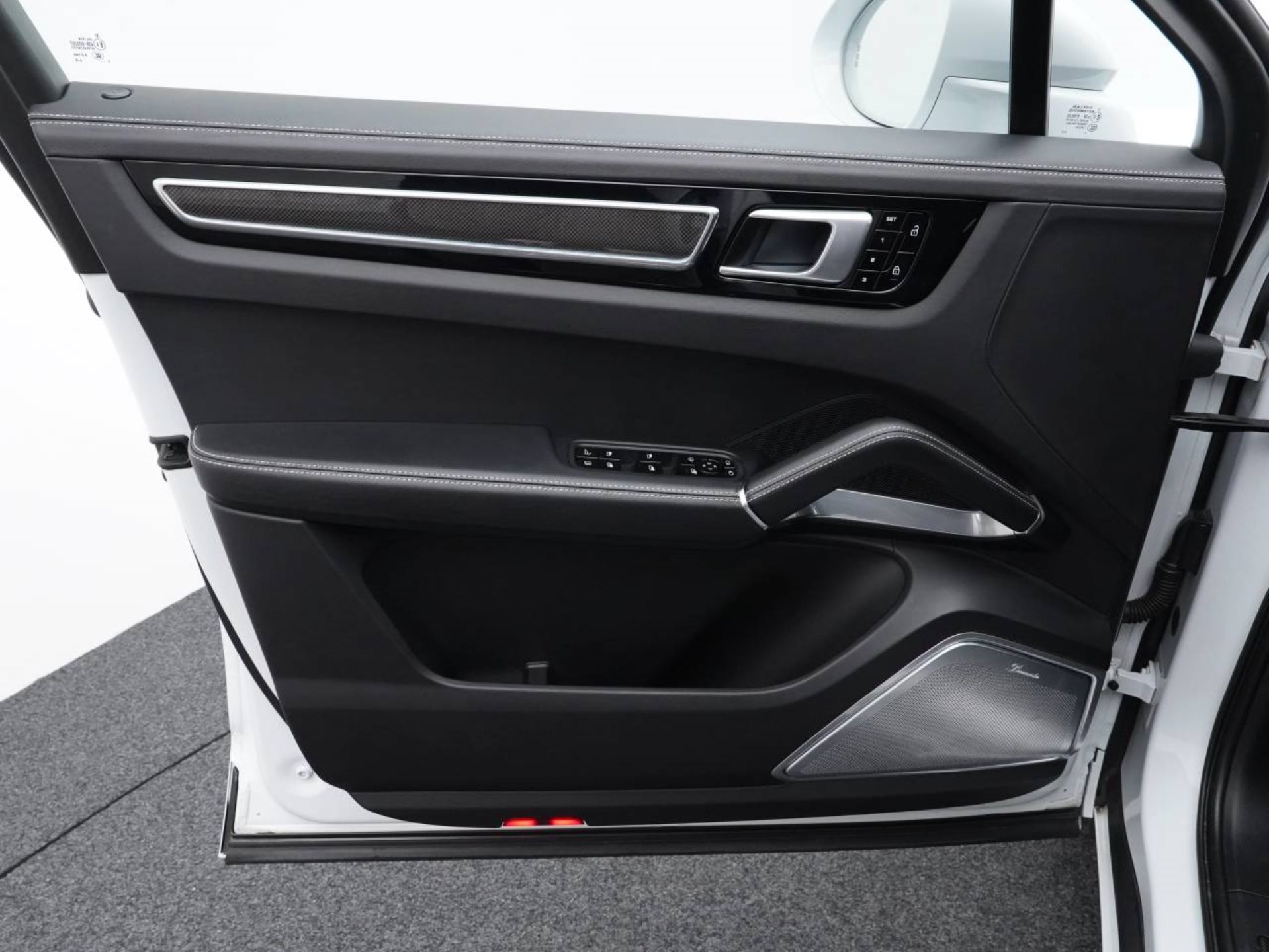 PORSCHE Cayenne Turbo S E-Hybrid Coupé-image-20