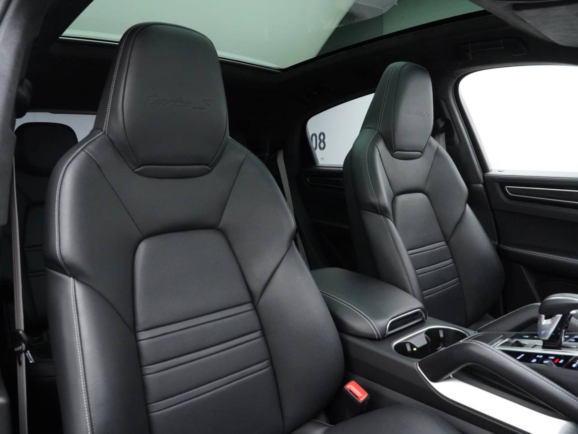PORSCHE Cayenne Turbo S E-Hybrid Coupé-image-26