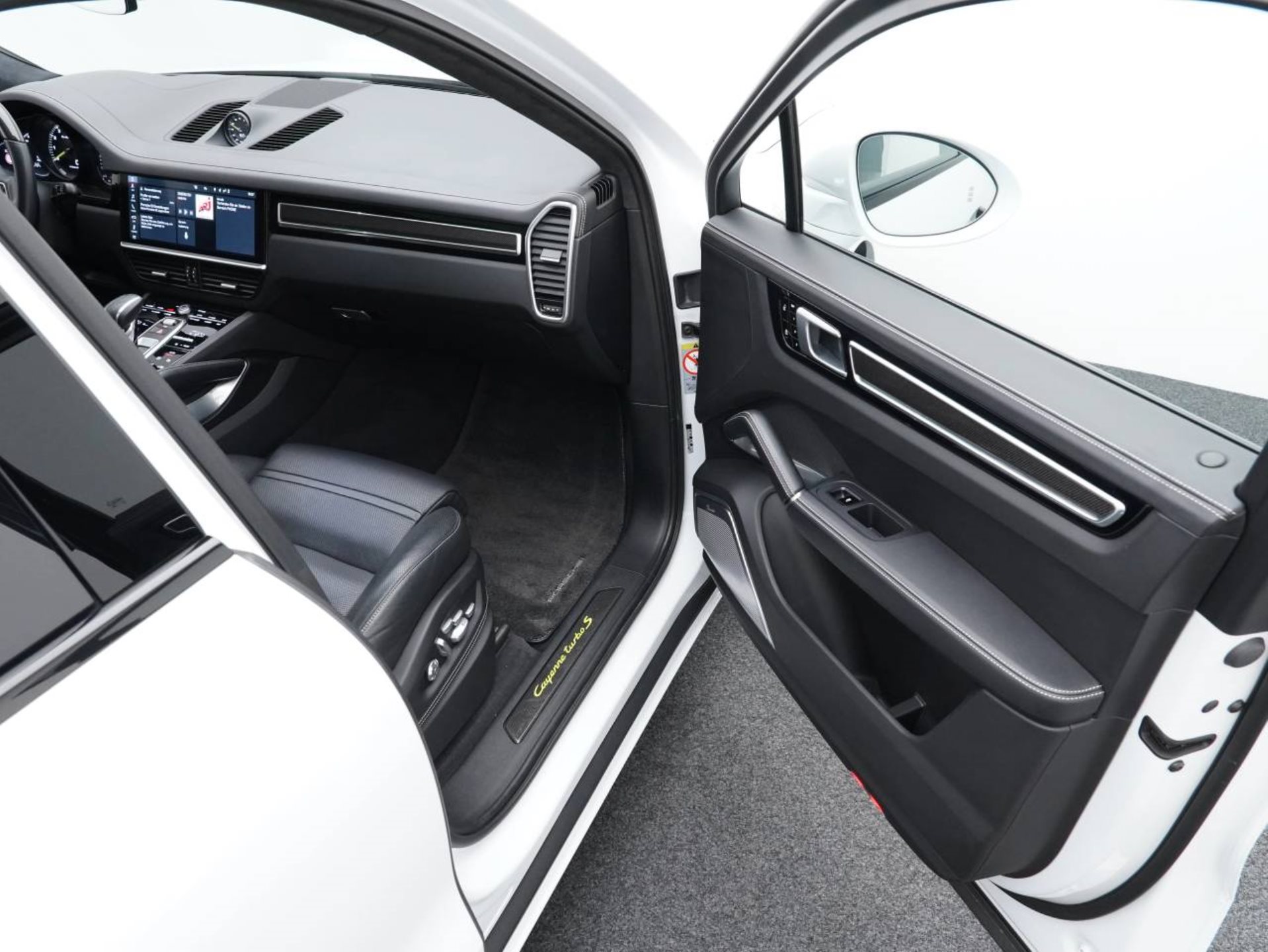 PORSCHE Cayenne Turbo S E-Hybrid Coupé-image-23