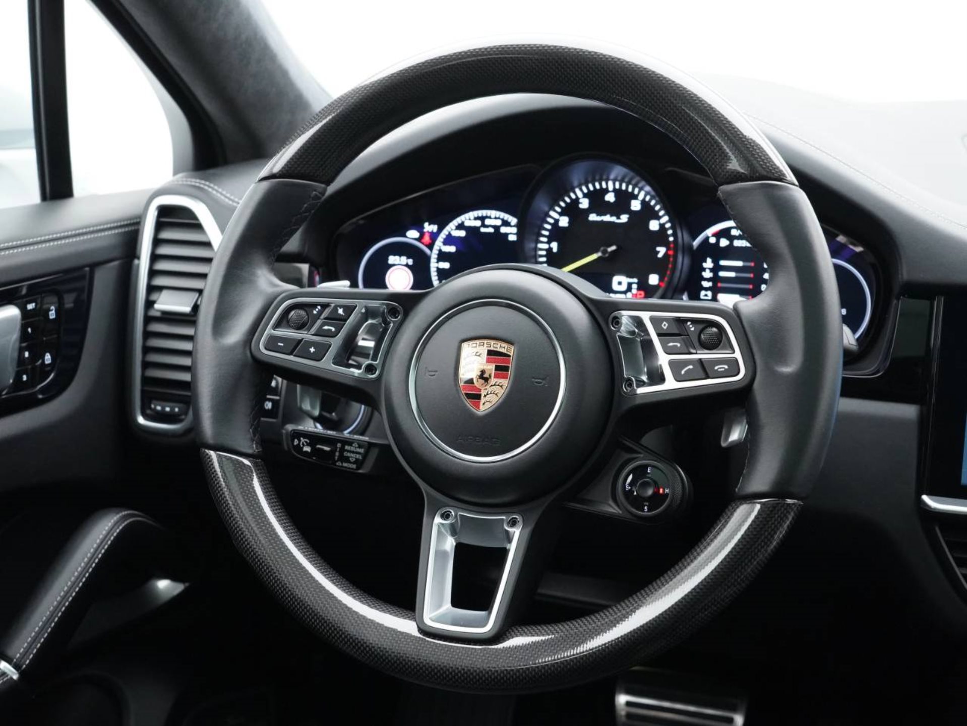 PORSCHE Cayenne Turbo S E-Hybrid Coupé-image-15