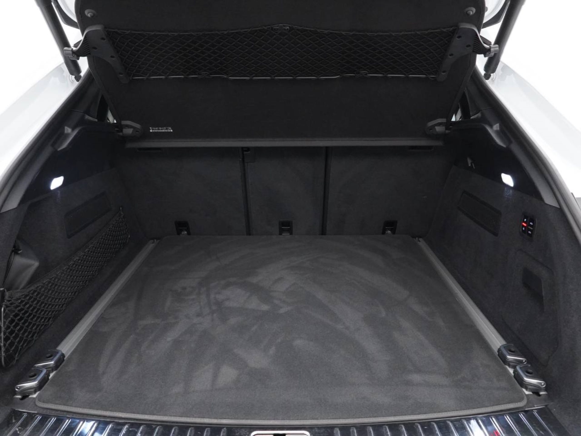 PORSCHE Cayenne Turbo S E-Hybrid Coupé-image-31