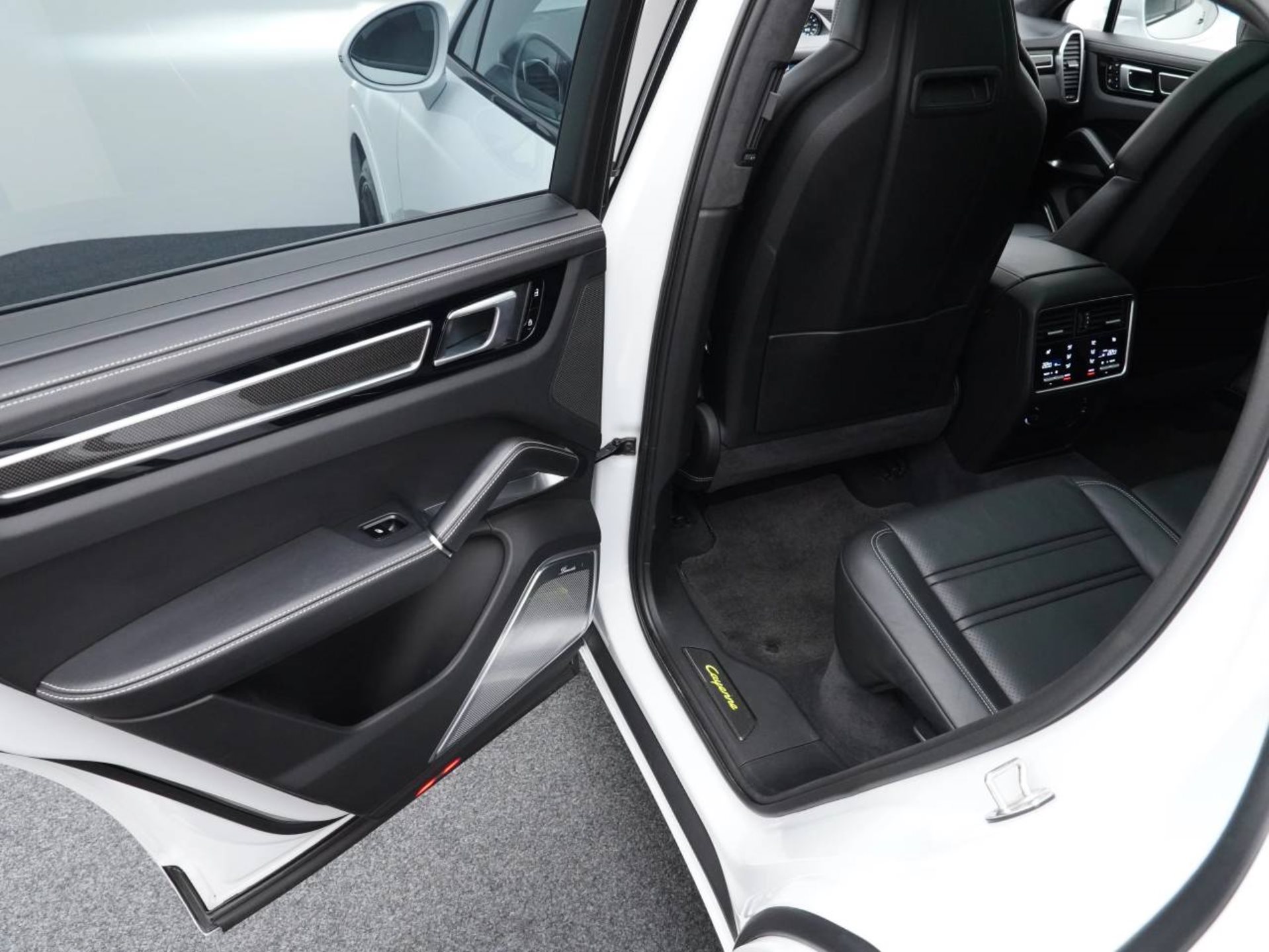 PORSCHE Cayenne Turbo S E-Hybrid Coupé-image-27