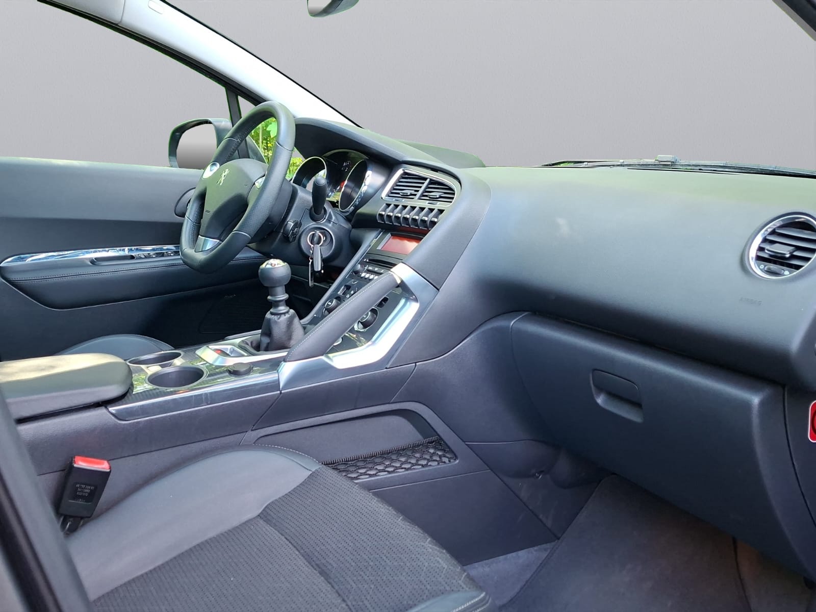PEUGEOT 3008 1.6 16V T Style-image-9