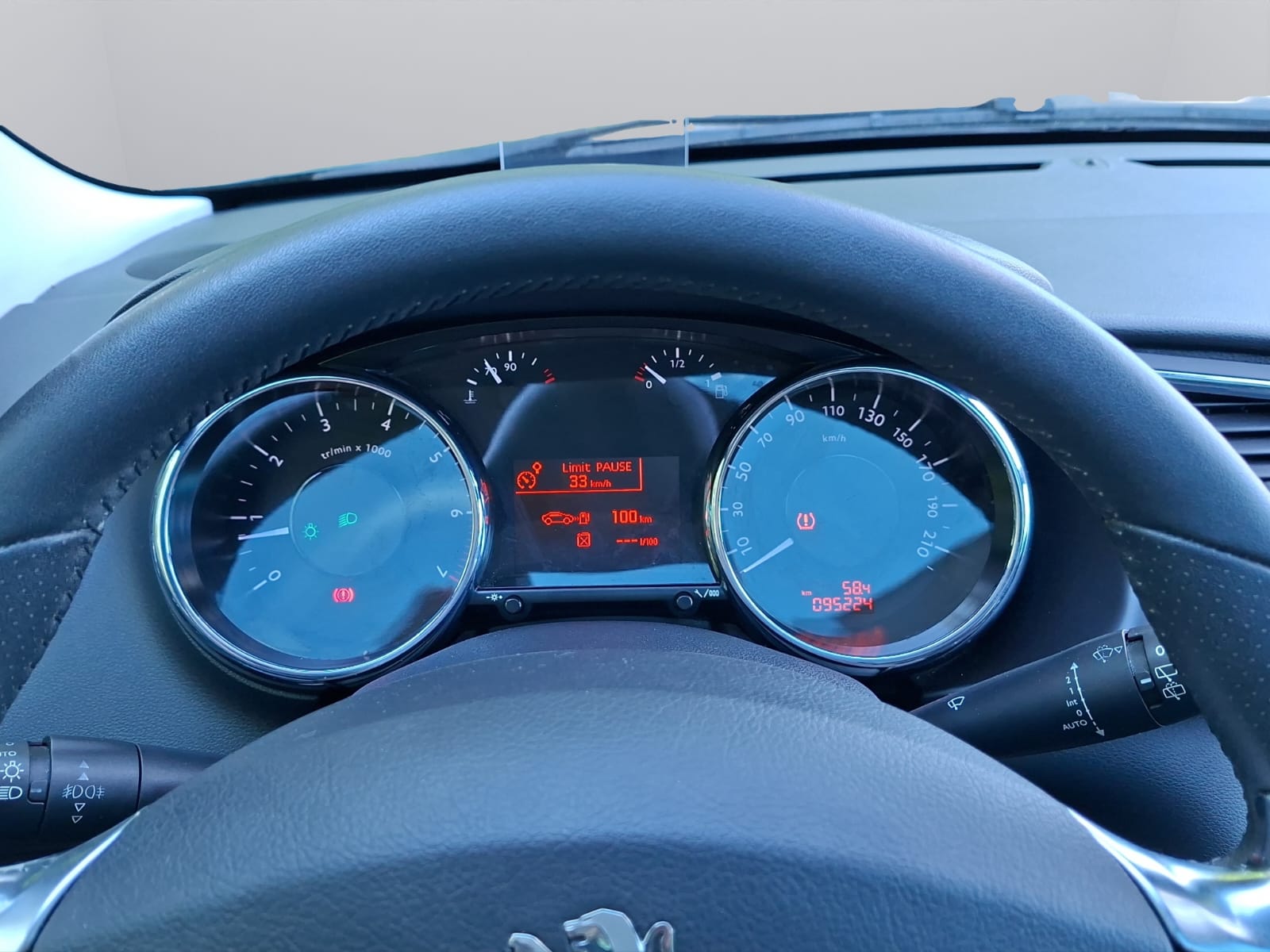 PEUGEOT 3008 1.6 16V T Style-image-13