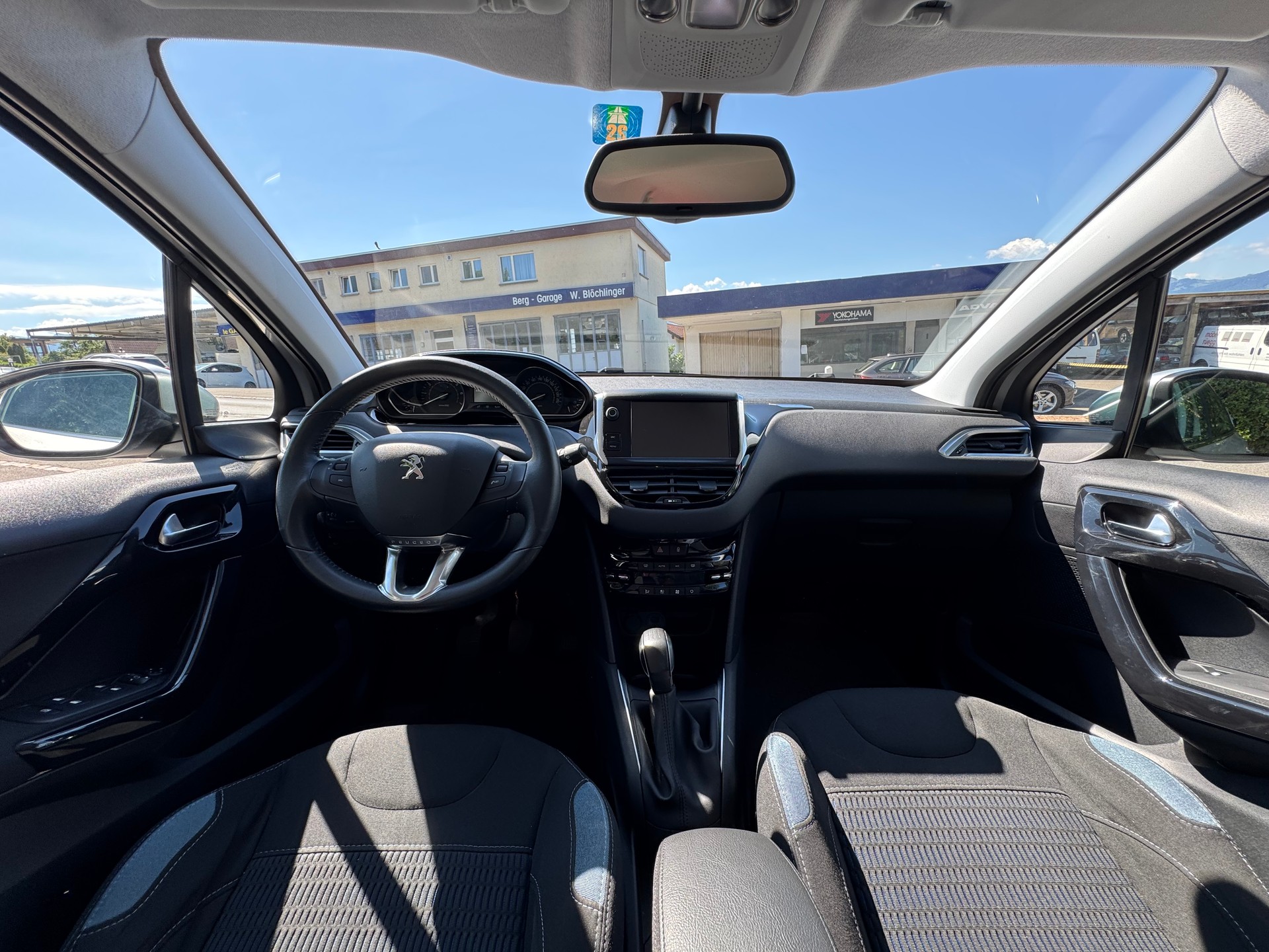 PEUGEOT 208 1.2 THP Allure-image-5