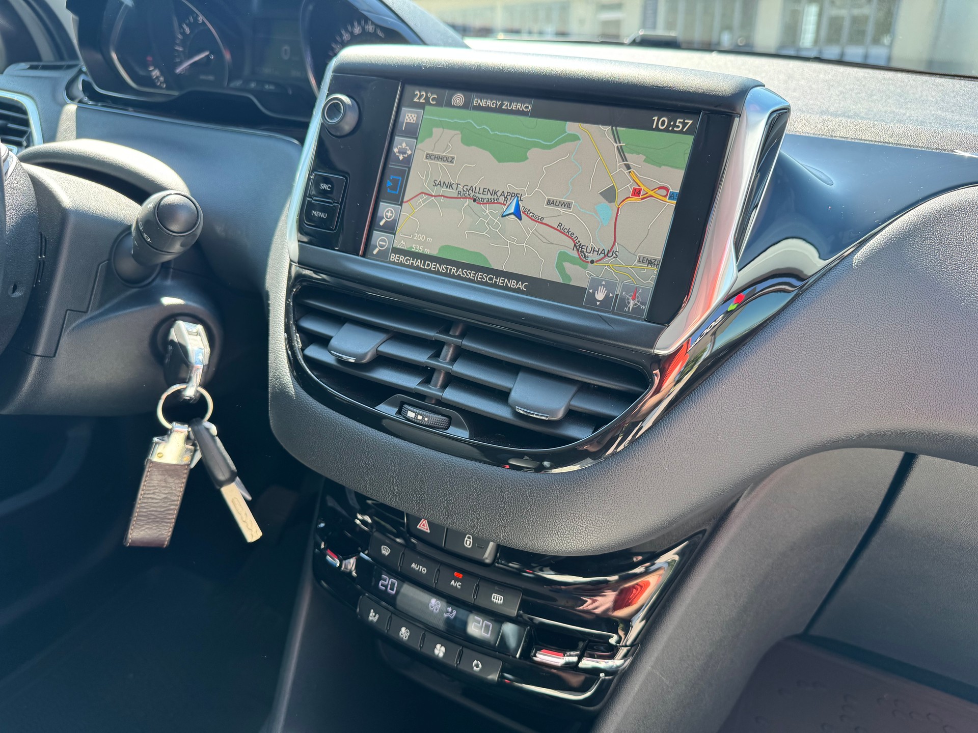 PEUGEOT 208 1.2 THP Allure-image-7