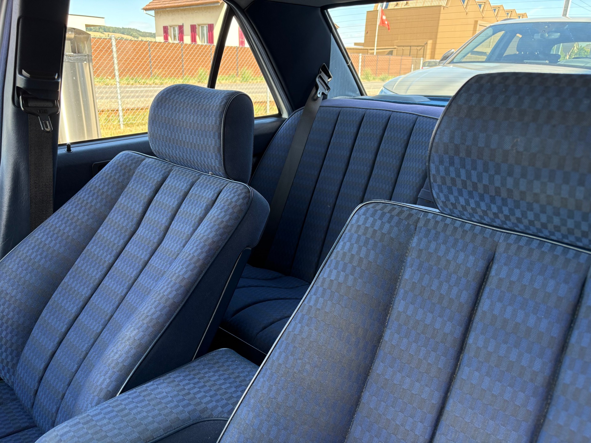 MERCEDES-BENZ 190 E 2.3-image-11