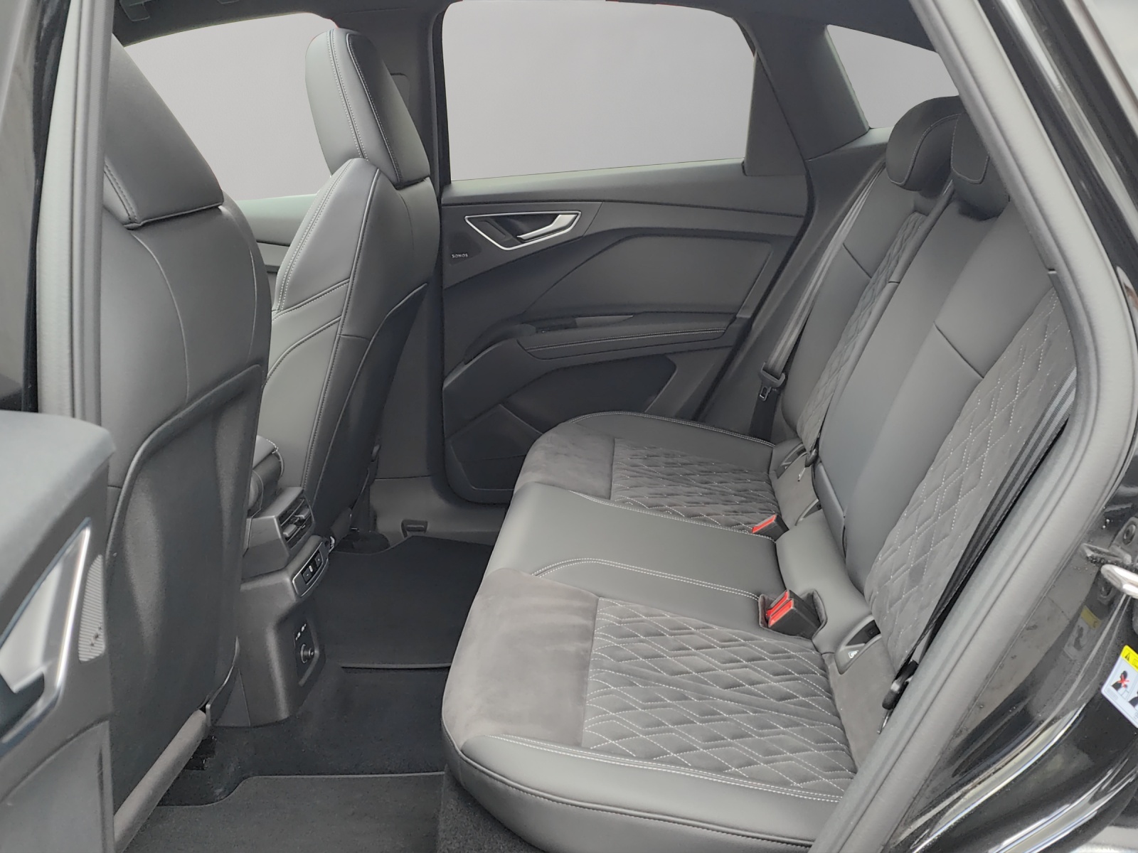 AUDI Q4 Sportback e-tron 50 quattro-image-14