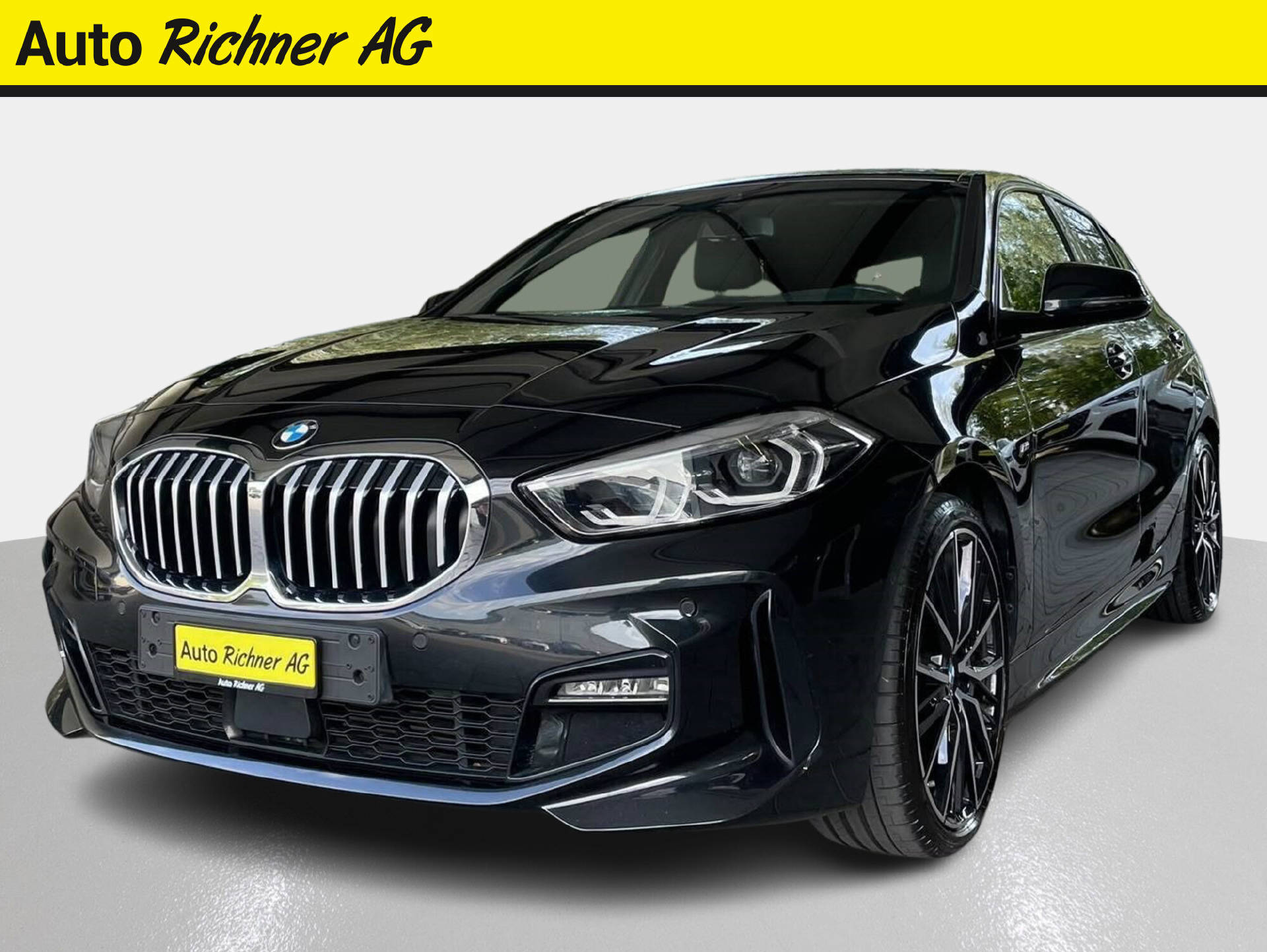 BMW 120d-showroom-element-1