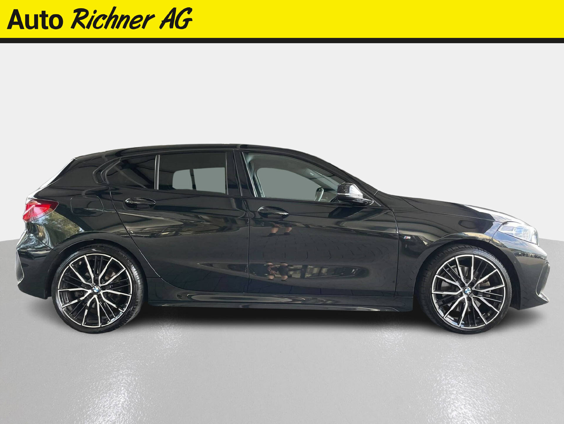 BMW 120d-showroom-element-2