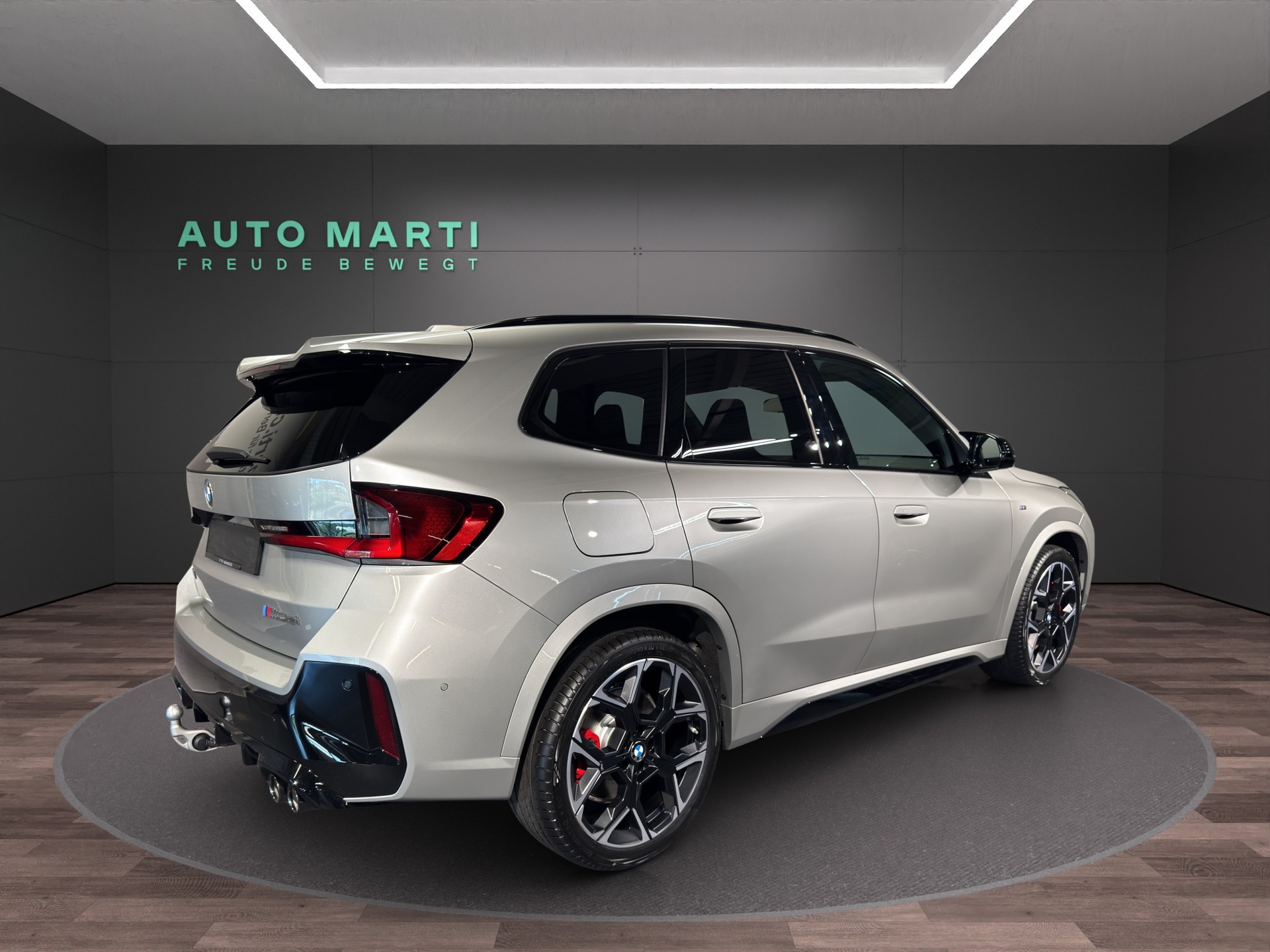 BMW X1 M35i-showroom-element-3
