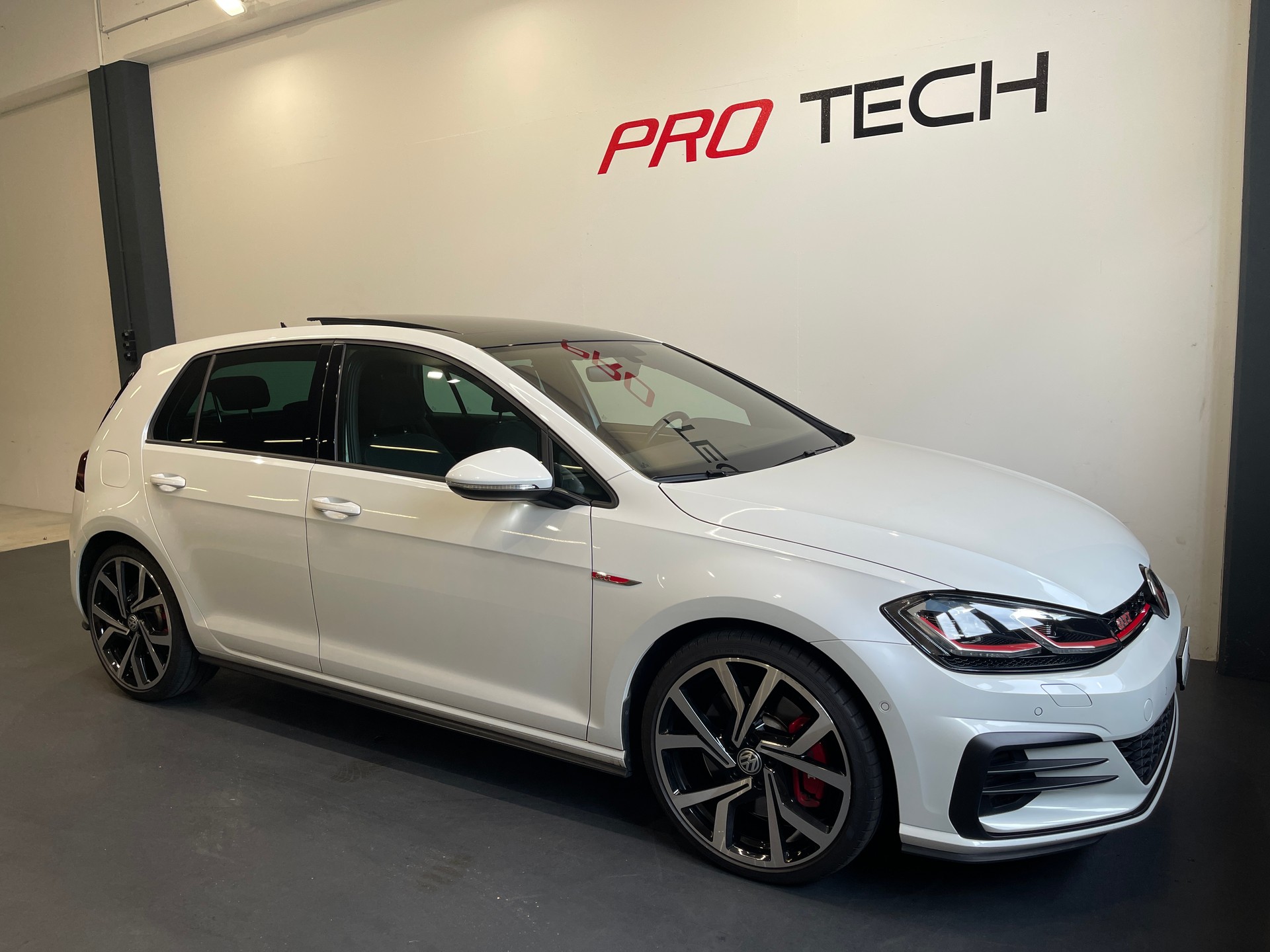 VW Golf 2.0 TSI GTI Performance