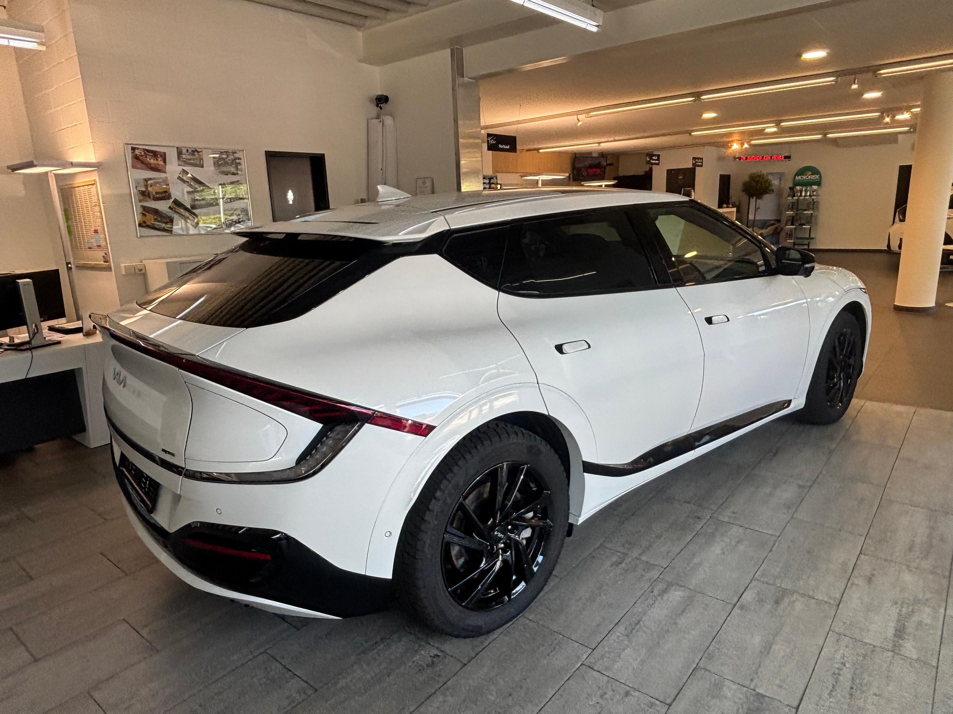 KIA EV6 77 kWh GT-Line 4x4-showroom-element-3