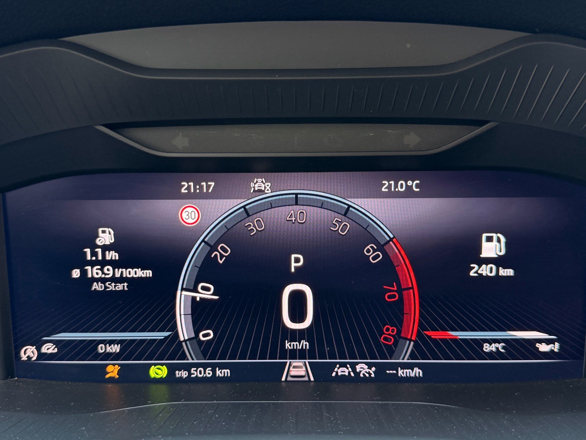 SKODA Karoq Selection *** ACC & RÜCKFAHRKAMERA ***-image-9