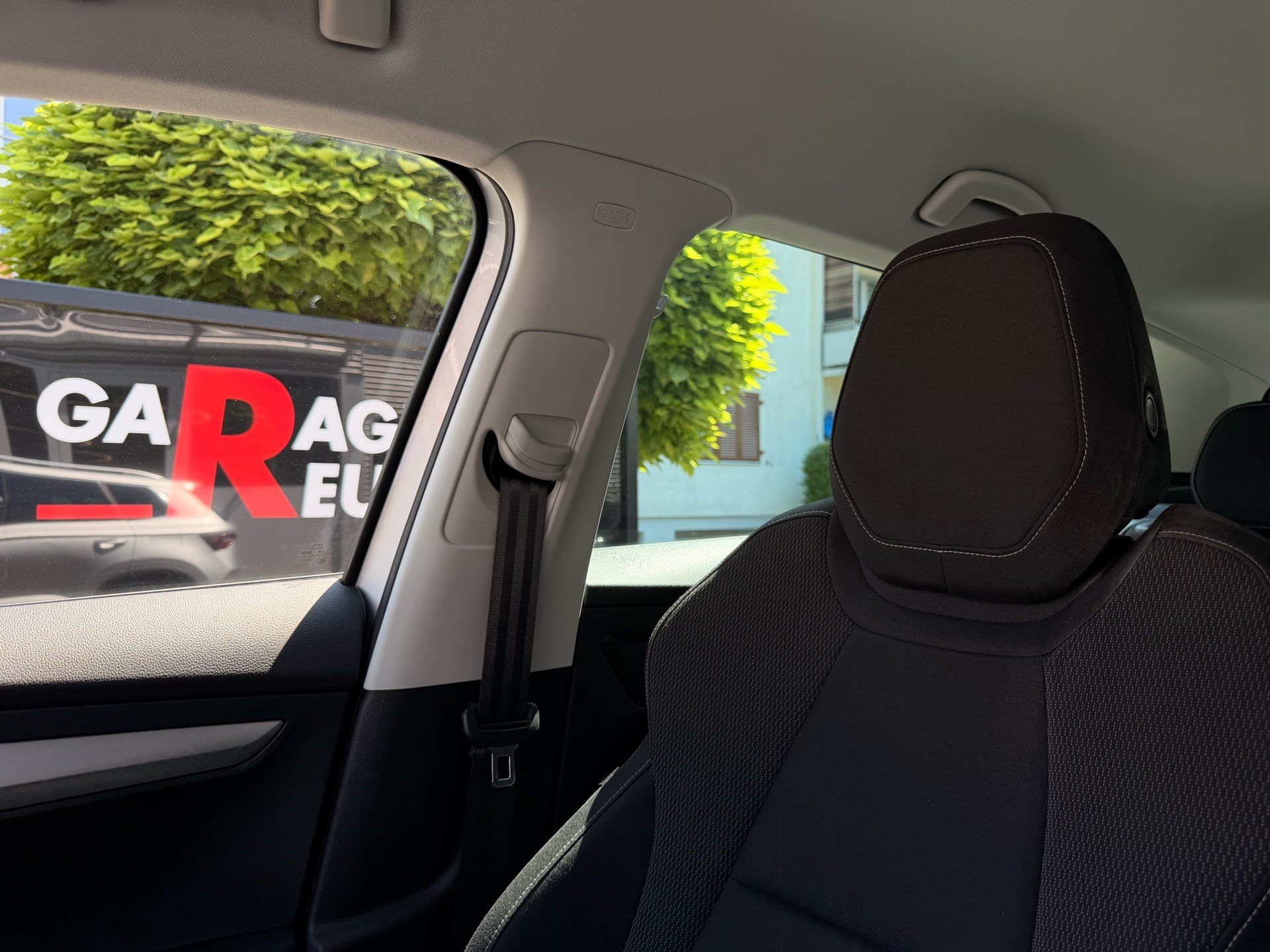 SKODA Karoq Selection *** ACC & RÜCKFAHRKAMERA ***-image-26