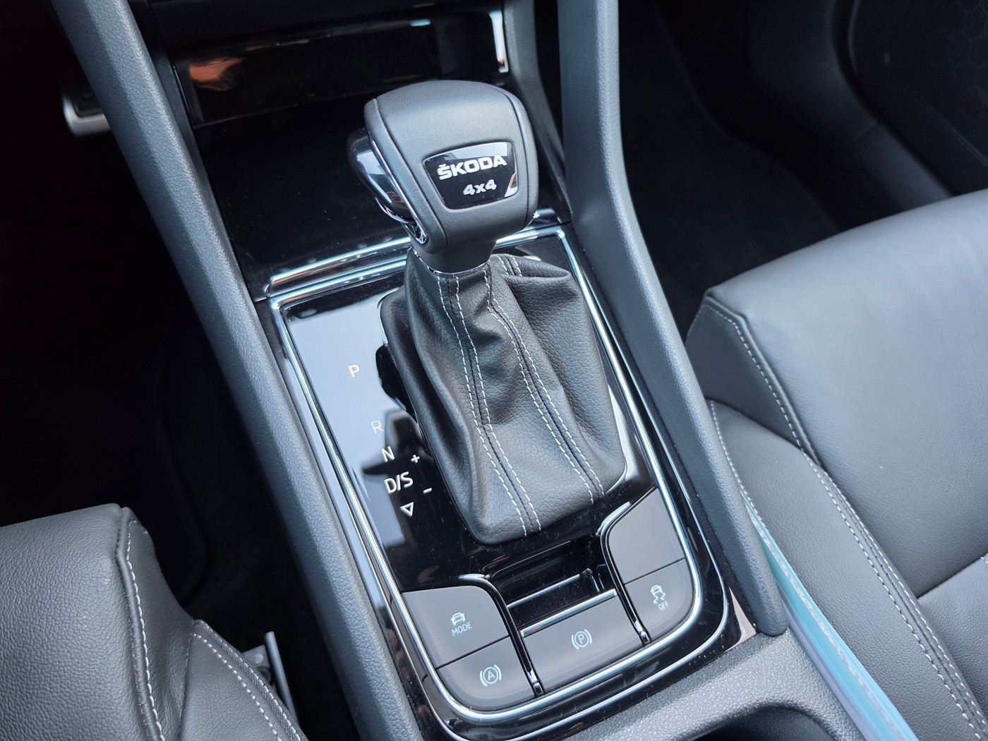 SKODA Karoq 2.0 TSI SportLine 4x4 DSG-image-13