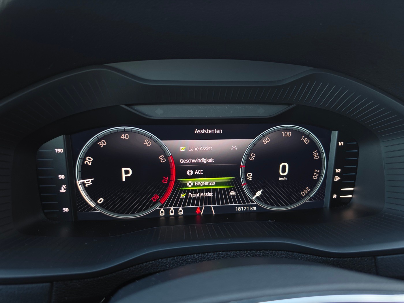 SKODA Karoq 2.0 TSI SportLine 4x4 DSG-image-17