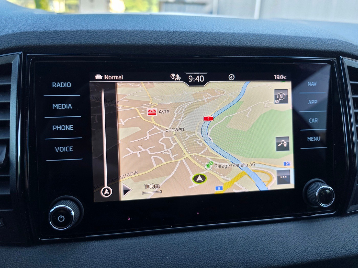 SKODA Karoq 2.0 TSI SportLine 4x4 DSG-image-10