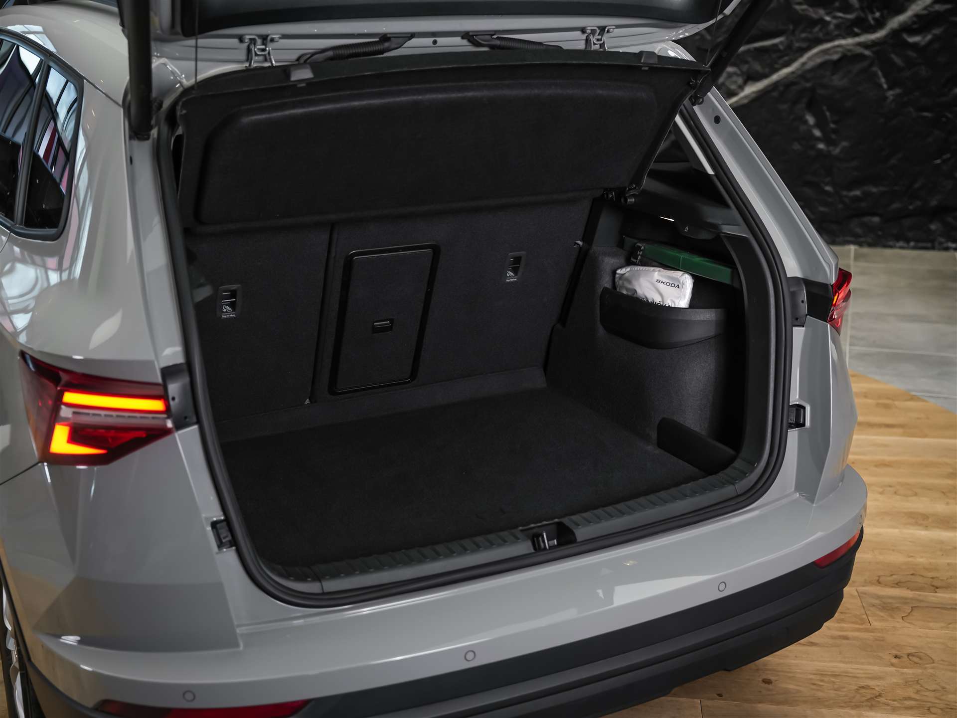 SKODA Karoq 1.5 TSI Selection DSG *Sitzheizung*Lenkradheizung*Rückfahrkamera*-image-40