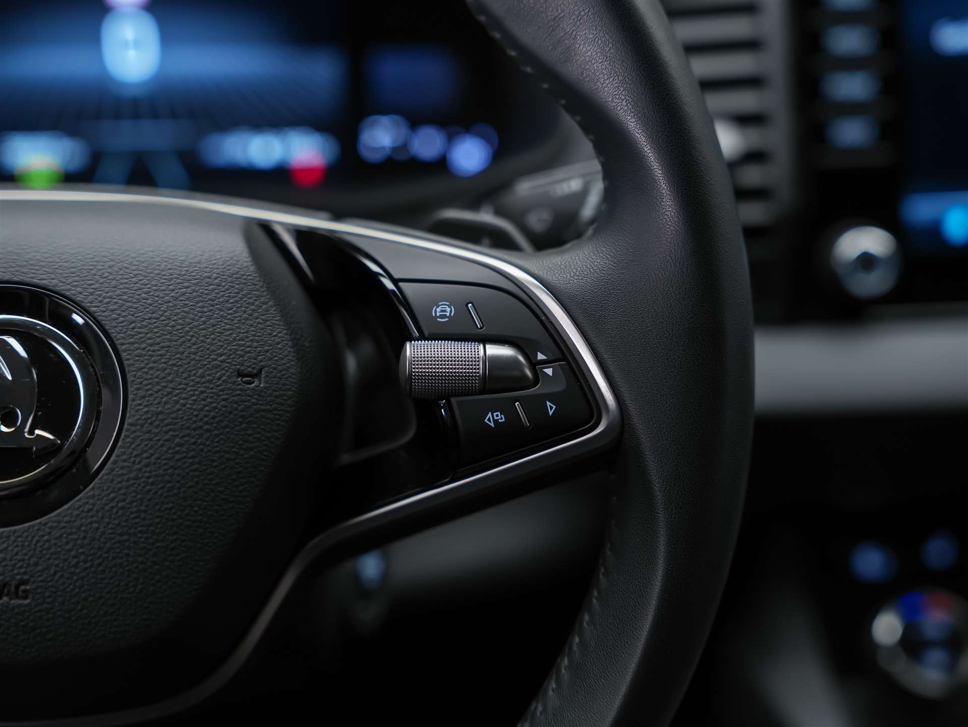 SKODA Karoq 1.5 TSI Selection DSG *Sitzheizung*Lenkradheizung*Rückfahrkamera*-image-27
