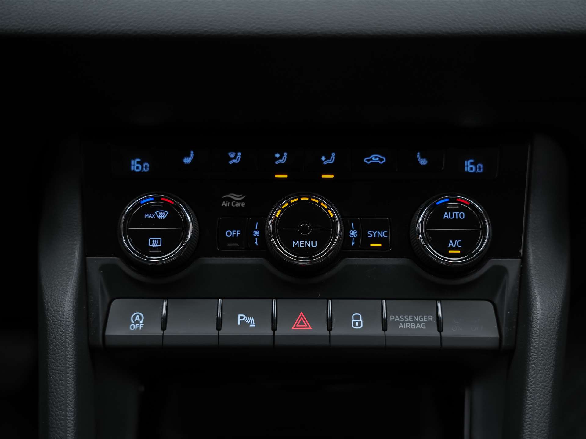 SKODA Karoq 1.5 TSI Selection DSG *Sitzheizung*Lenkradheizung*Rückfahrkamera*-image-22