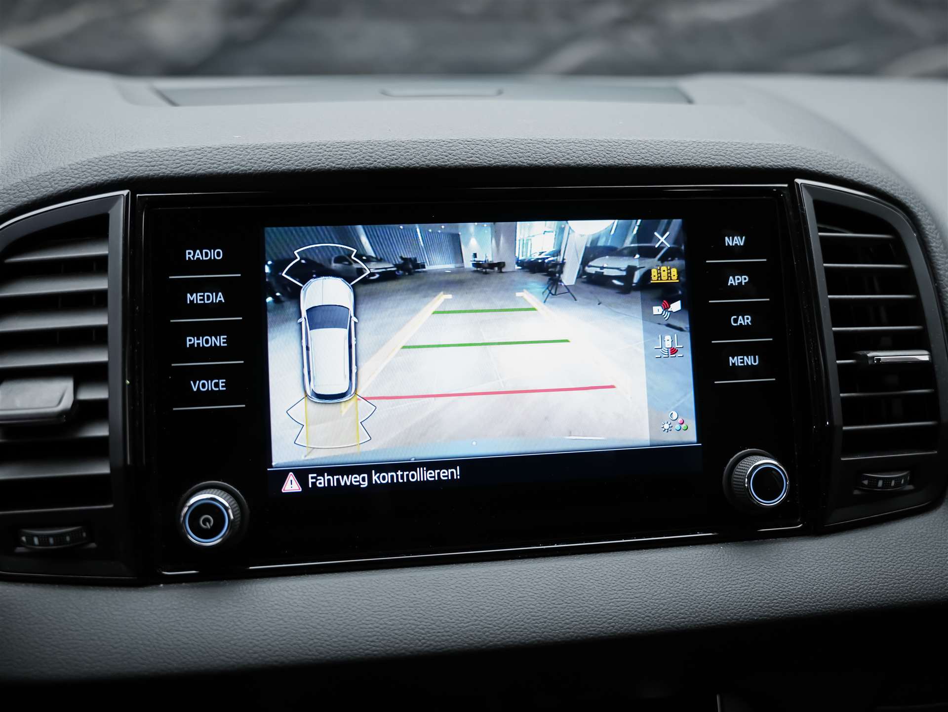 SKODA Karoq 1.5 TSI Selection DSG *Sitzheizung*Lenkradheizung*Rückfahrkamera*-image-37