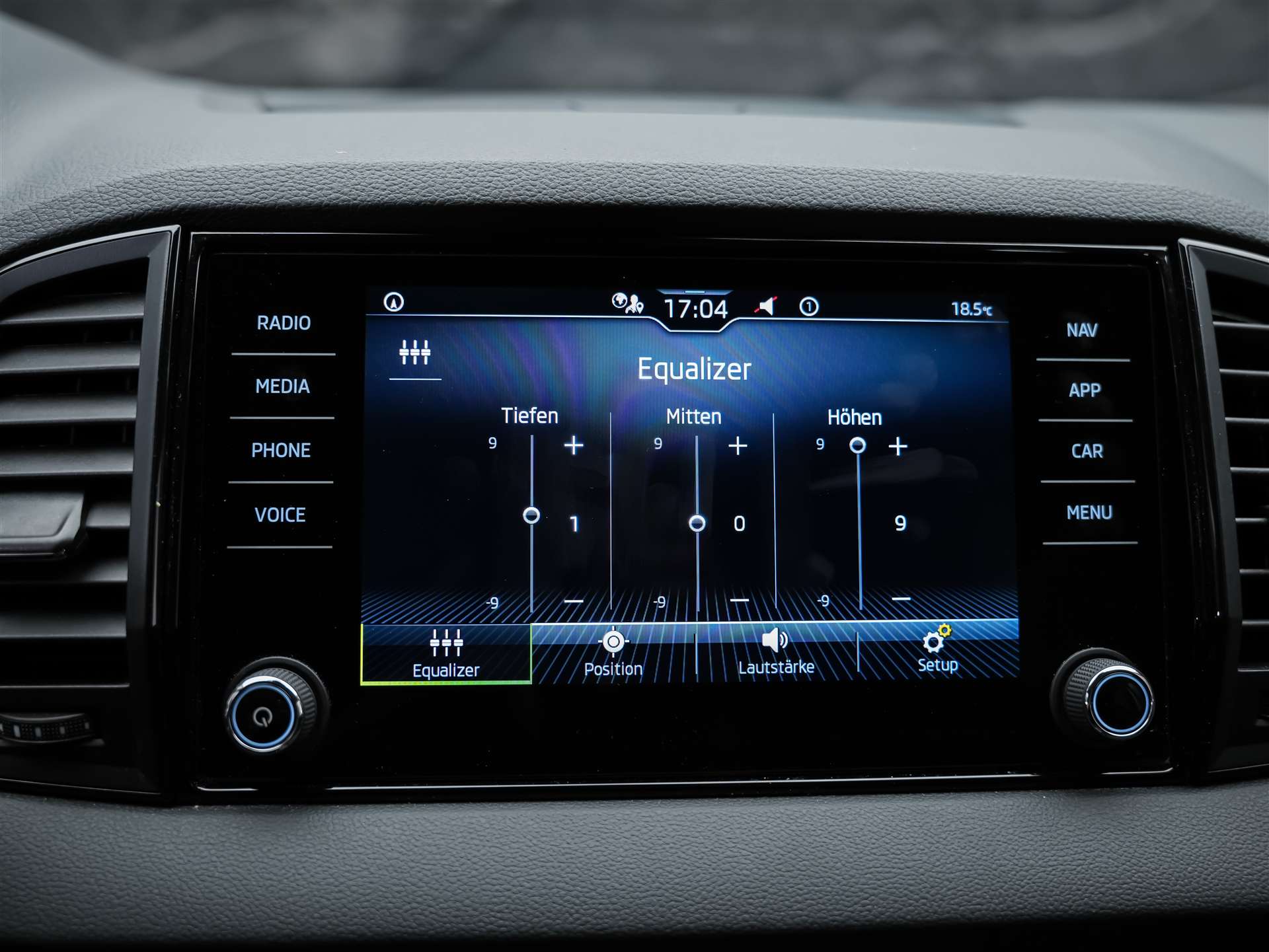 SKODA Karoq 1.5 TSI Selection DSG *Sitzheizung*Lenkradheizung*Rückfahrkamera*-image-30