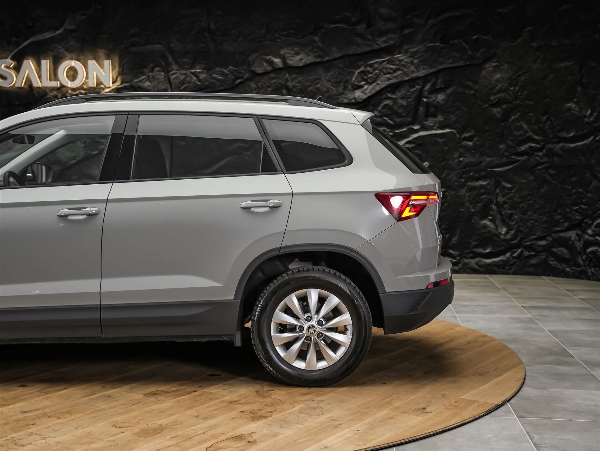 SKODA Karoq 1.5 TSI Selection DSG *Sitzheizung*Lenkradheizung*Rückfahrkamera*-image-17