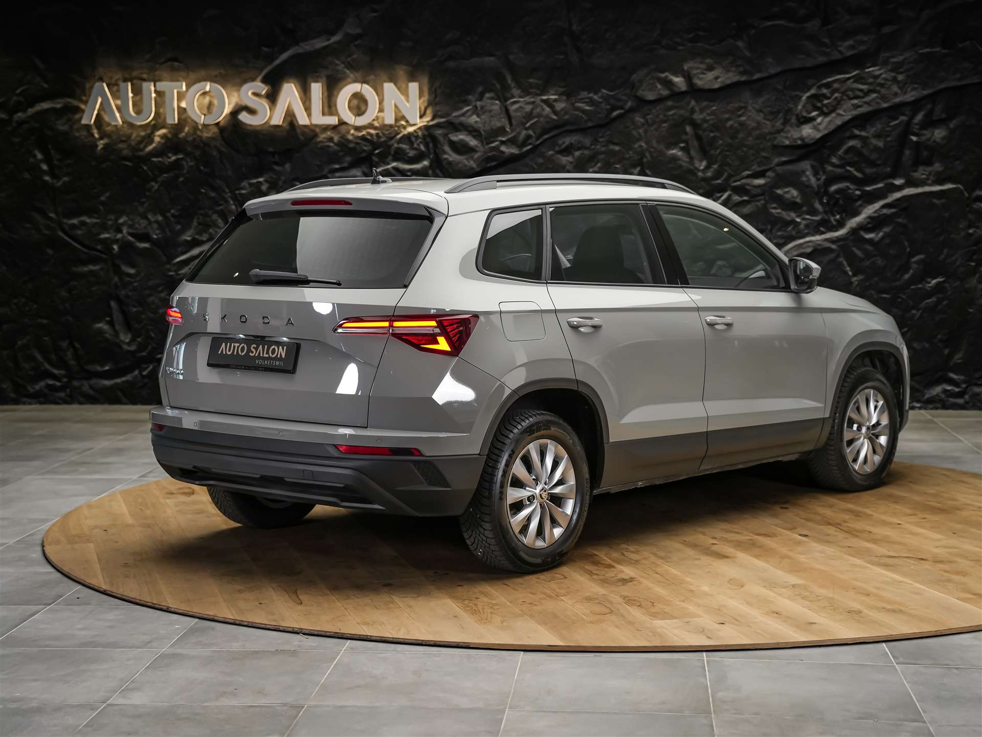 SKODA Karoq 1.5 TSI Selection DSG *Sitzheizung*Lenkradheizung*Rückfahrkamera*-image-5