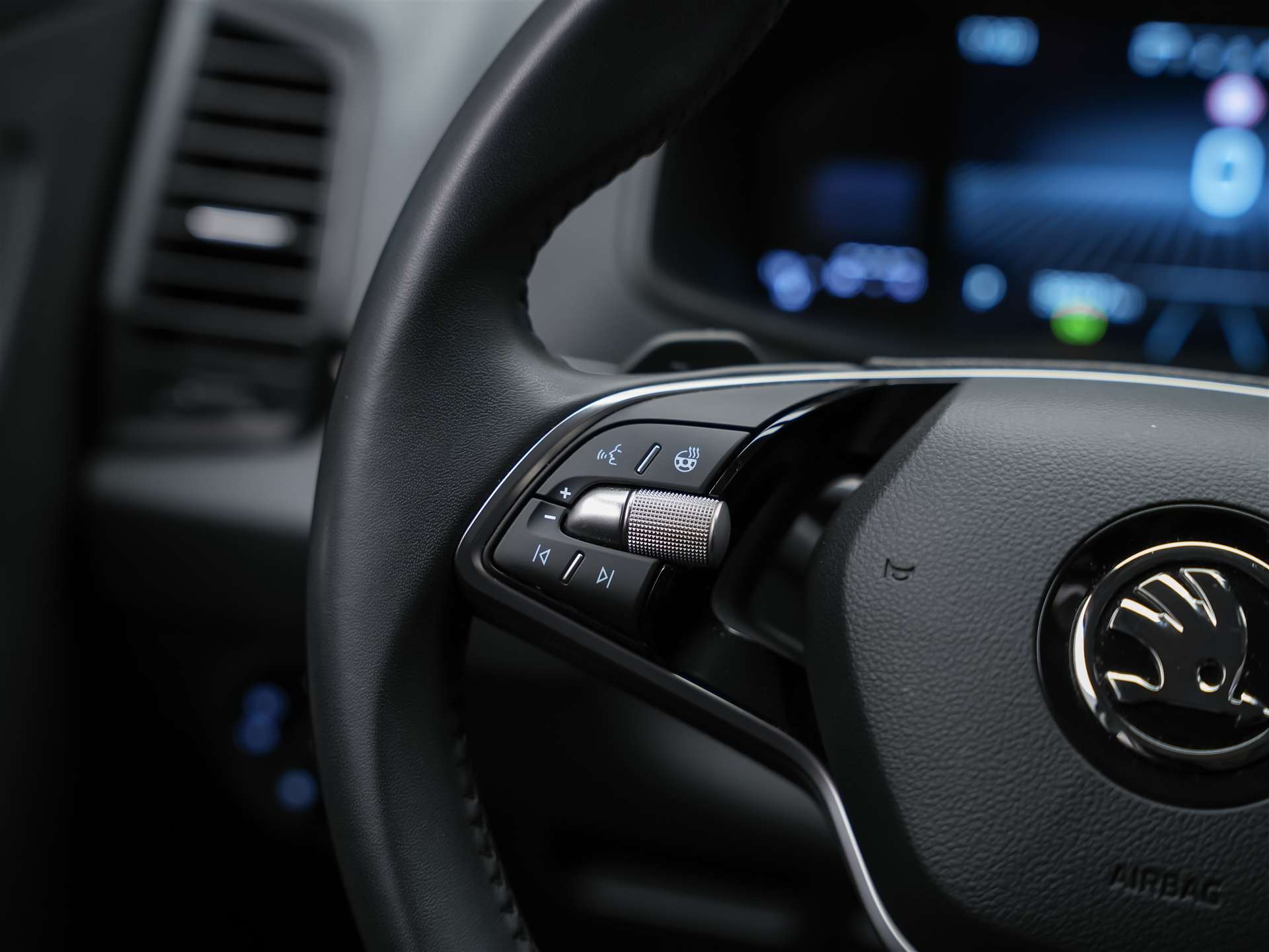 SKODA Karoq 1.5 TSI Selection DSG *Sitzheizung*Lenkradheizung*Rückfahrkamera*-image-26