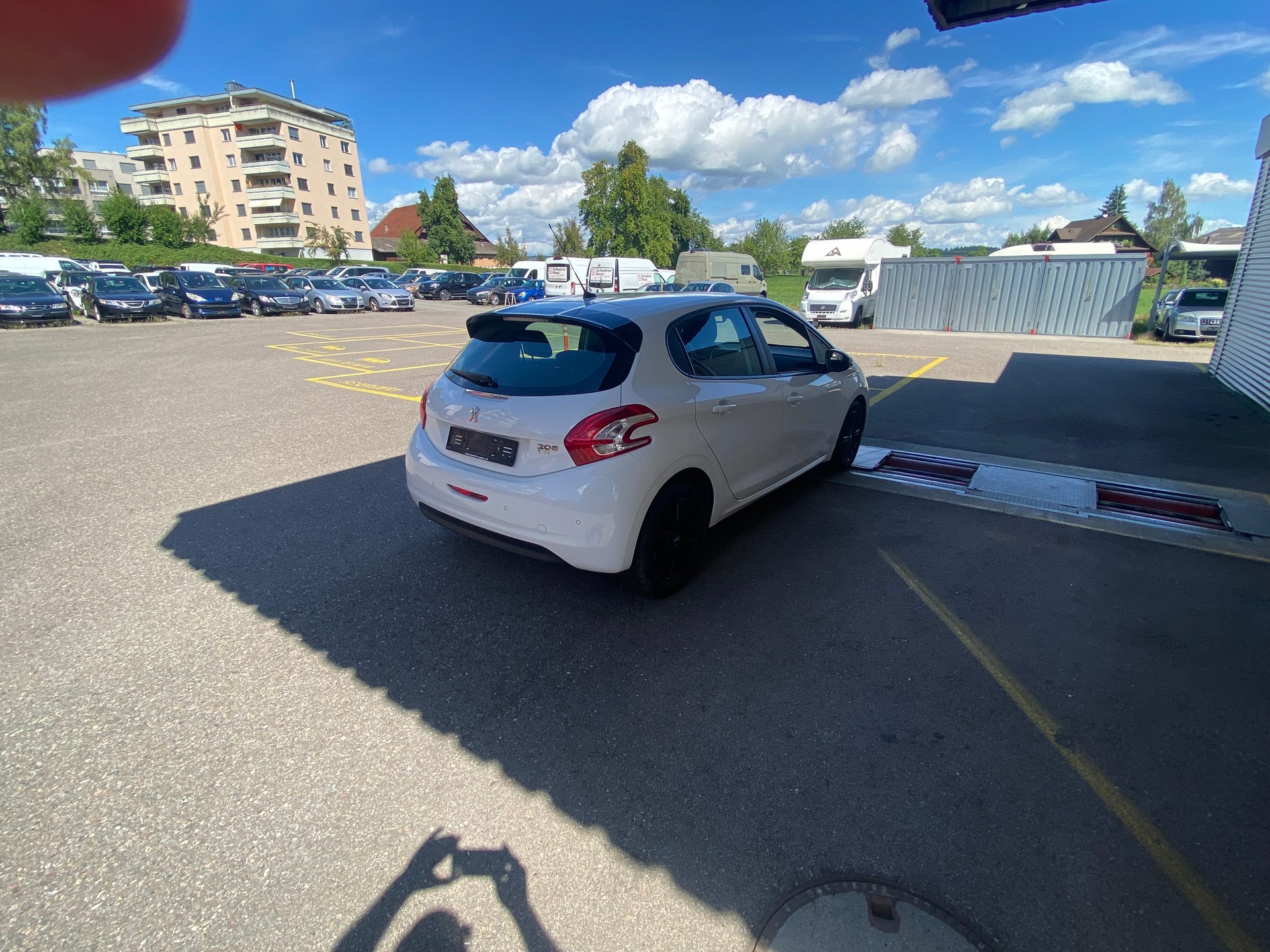 PEUGEOT 208 1.4 e-HDi Active EGS5-image-4