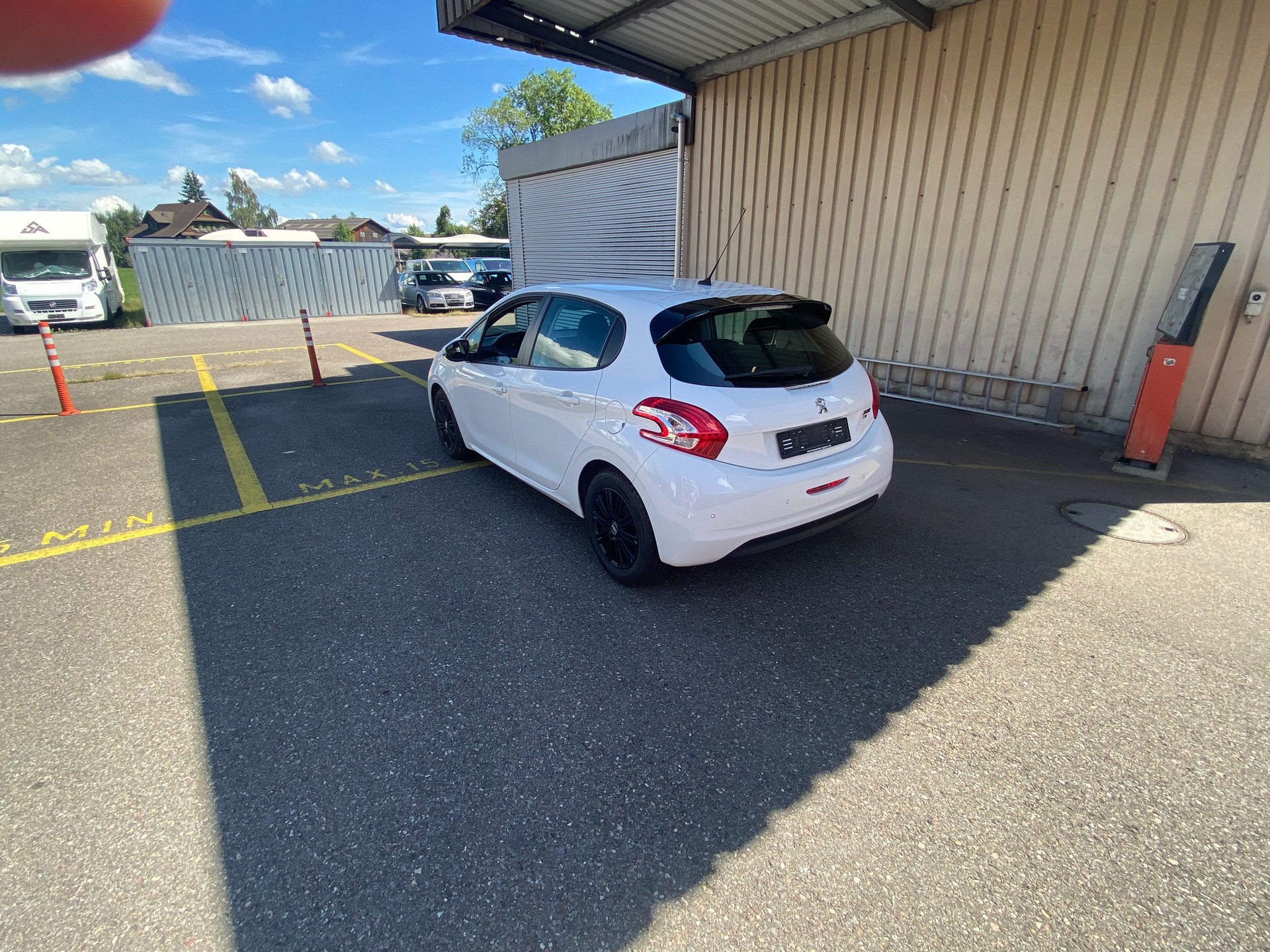 PEUGEOT 208 1.4 e-HDi Active EGS5-image-5