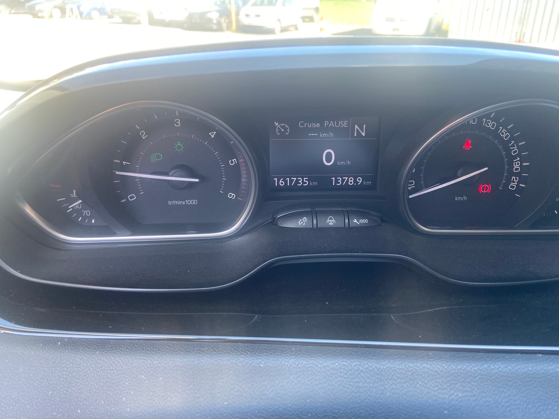 PEUGEOT 208 1.4 e-HDi Active EGS5-image-13