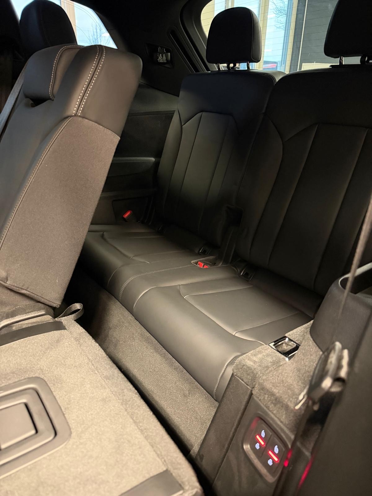 AUDI Q7 50 TDI quattro S Line tiptronic 7Plätze-image-17