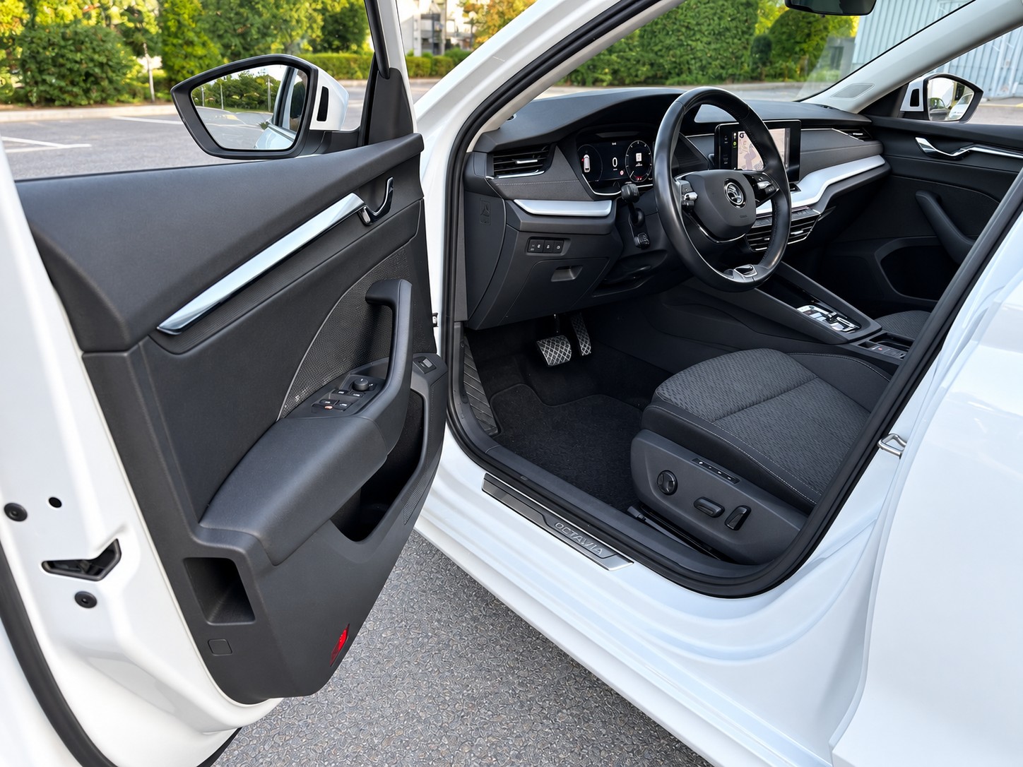 SKODA Octavia Combi 2.0 TDI 200 Style 4x4 DSG-image-7