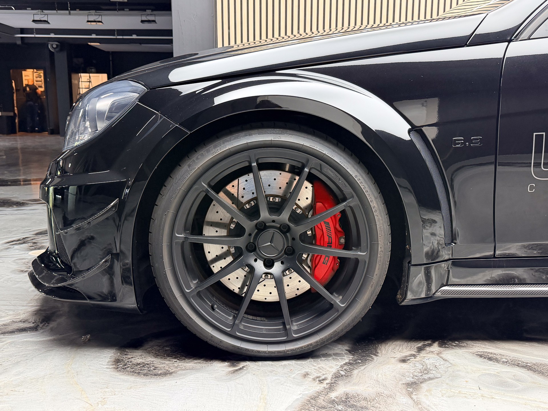 MERCEDES-BENZ Black Series-showroom-element-3