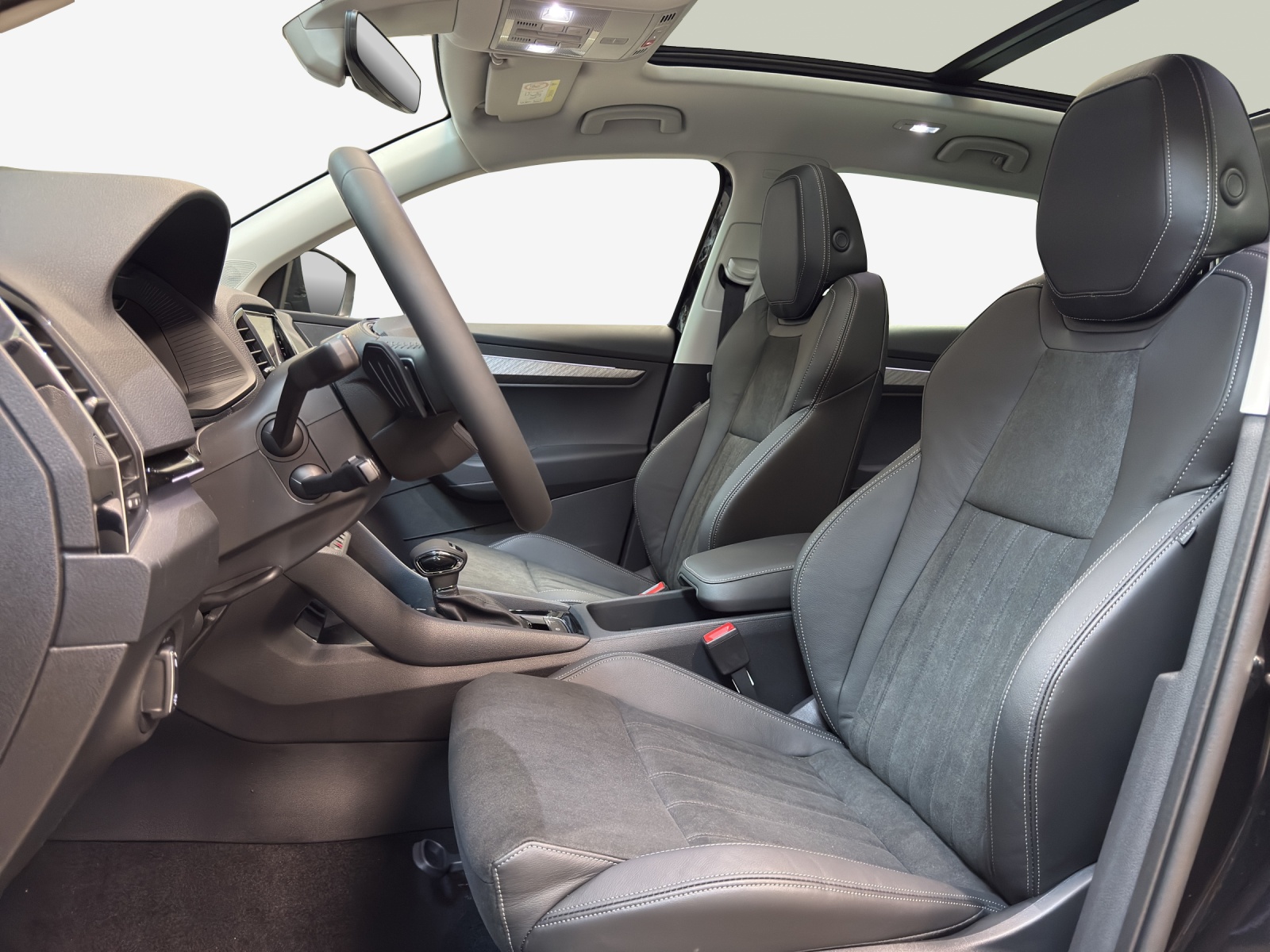 SKODA Karoq 1.5 TSI Dynamic DSG-showroom-element-2